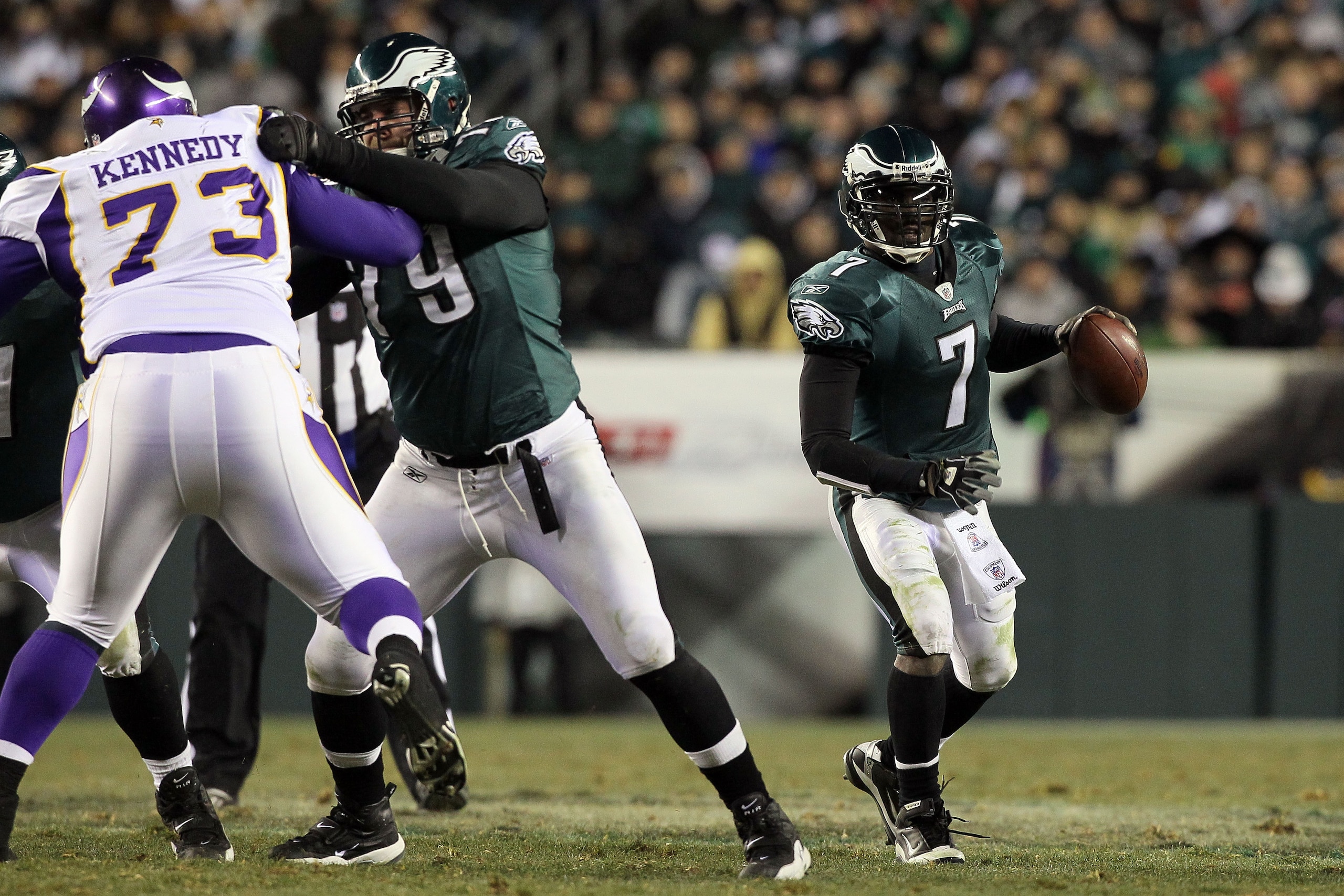 PHILADELPHIA, PA - DECEMBER 28:  Michael Vick #7 of the Philadelphia Eagles in action against the Minnesota Vikings at Lincoln Financial Field on December 26, 2010 in Philadelphia, Pennsylvania.  (Photo by Jim McIsaac/Getty Images)
