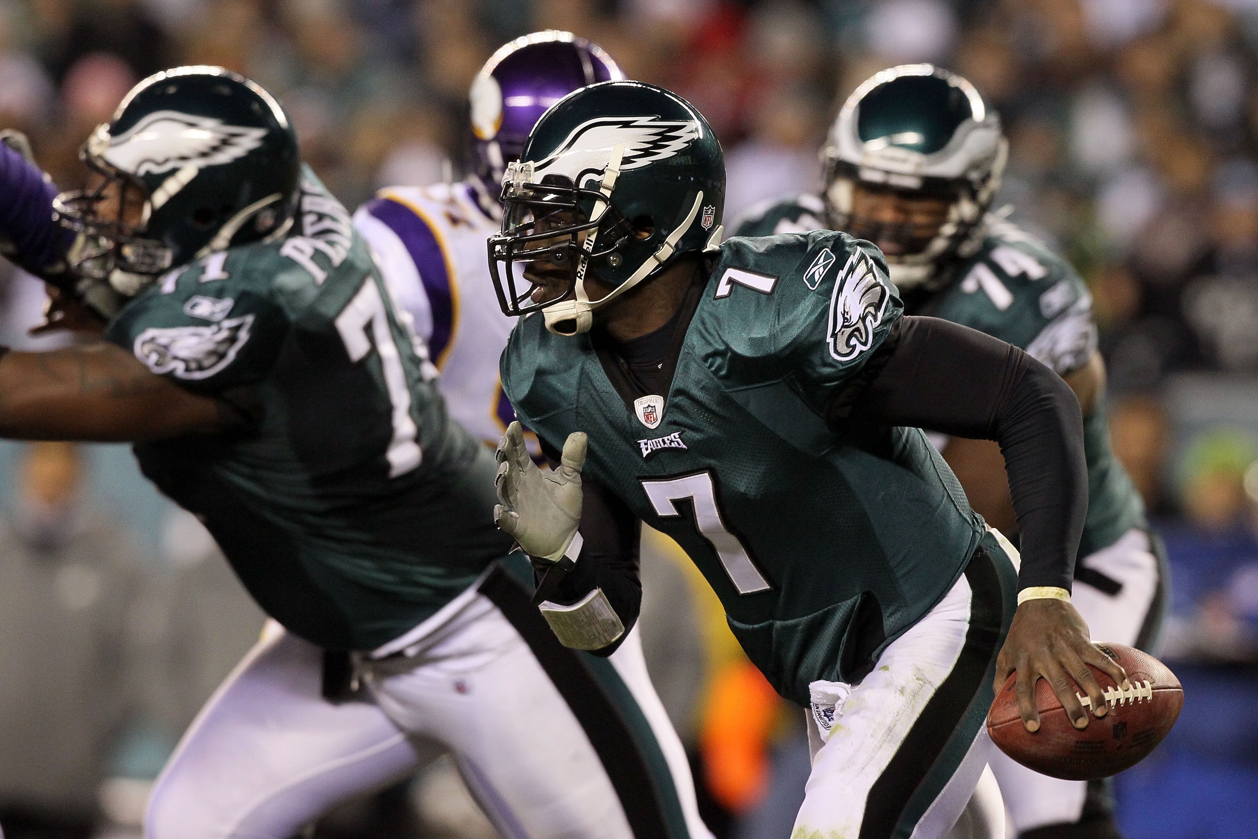 PHILADELPHIA, PA - DECEMBER 28: Michael Vick #7 of the Philadelphia Eagles in action against the Minnesota Vikings at Lincoln Financial Field on December 26, 2010 in Philadelphia, Pennsylvania. (Photo by Jim McIsaac/Getty Images) PHILADELPHIA, PA - DECEMBER 28: Michael Vick #7 of the Philadelphia Eagles in action against the Minnesota Vikings at Lincoln Financial Field on December 26, 2010 in Philadelphia, Pennsylvania. (Photo by Jim McIsaac/Getty Images)