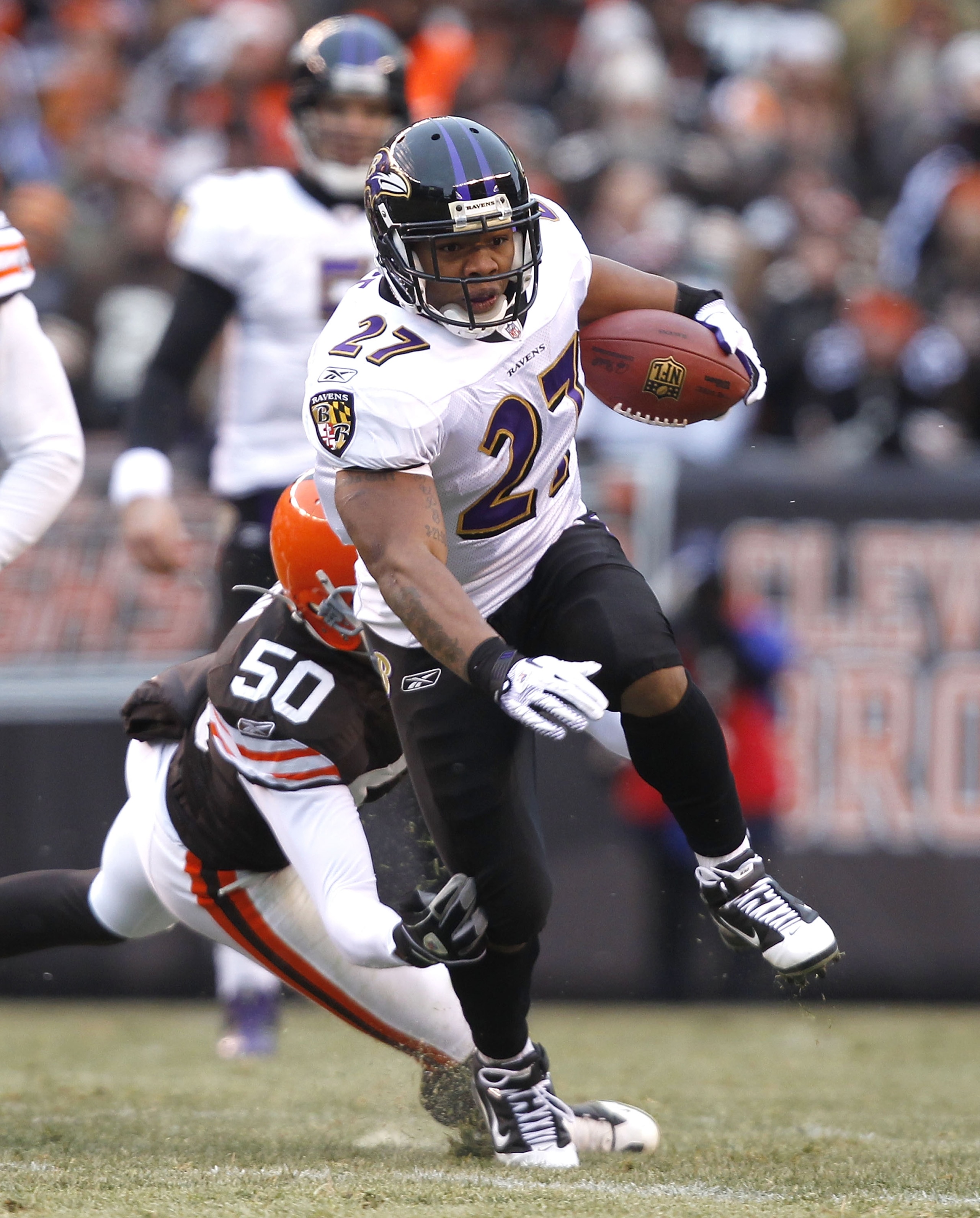 CLEVELAND - DECEMBER 26: Running back Ray Rice #27 of the Baltimore Ravens runs by linebacker Eric Barton #50 of the Cleveland Browns at Cleveland Browns Stadium on December 26, 2010 in Cleveland, Ohio. (Photo by Matt Sullivan/Getty Images) CLEVELAND - DECEMBER 26: Running back Ray Rice #27 of the Baltimore Ravens runs by linebacker Eric Barton #50 of the Cleveland Browns at Cleveland Browns Stadium on December 26, 2010 in Cleveland, Ohio. (Photo by Matt Sullivan/Getty Images)