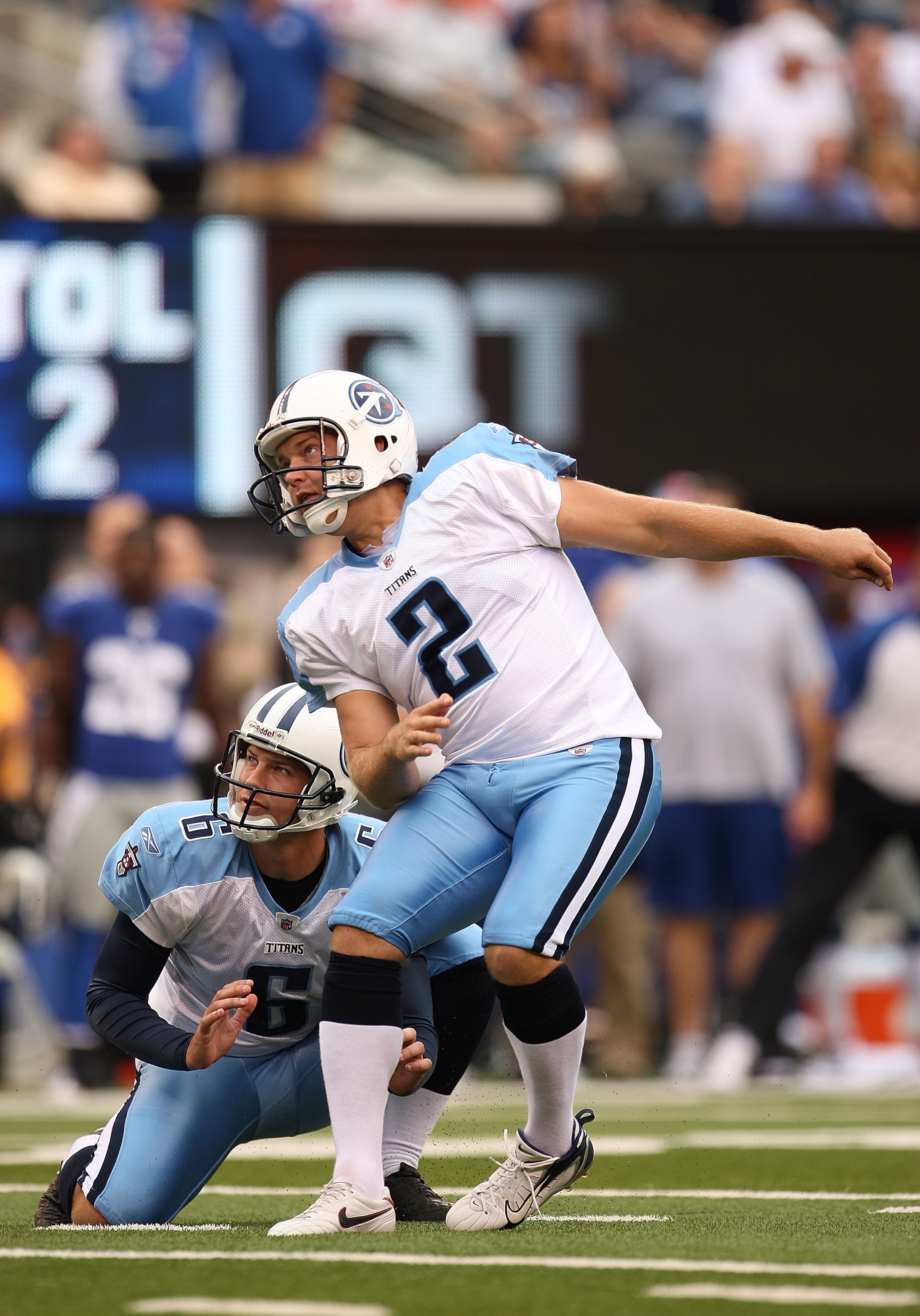 EAST RUTHERFORD, NJ - SEPTEMBER 26:  Rob Bironas #2  of the Tennessee Titans watches a field goal during a game against the New York Giants at New Meadowlands Stadium on September 26, 2010 in East Rutherford, New Jersey.  (Photo by Mike Ehrmann/Getty Imag