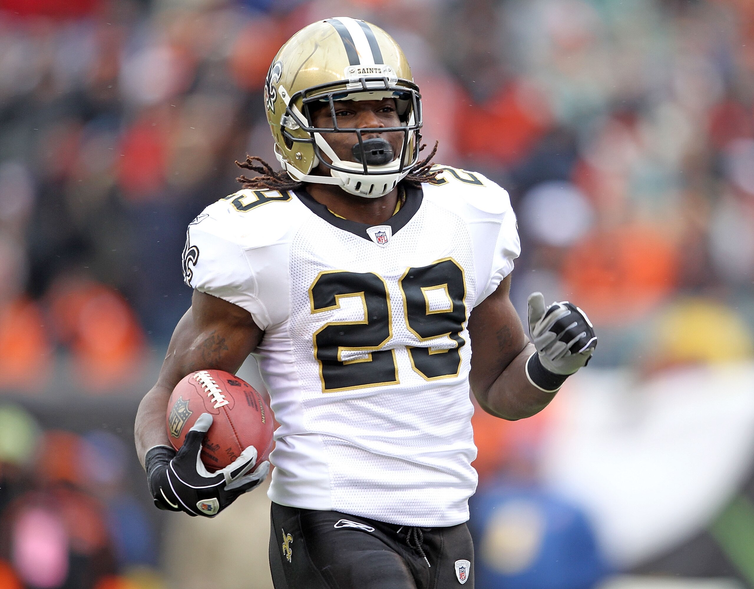 CINCINNATI, OH - DECEMBER 05:  Chris Ivory #29 of the New Orleans Saints runs for a touchdown during the NFL game against the Cincinnati Bengals at Paul Brown Stadium on December 5, 2010 in Cincinnati, Ohio.  The Saints won 34-30.  (Photo by Andy Lyons/Ge