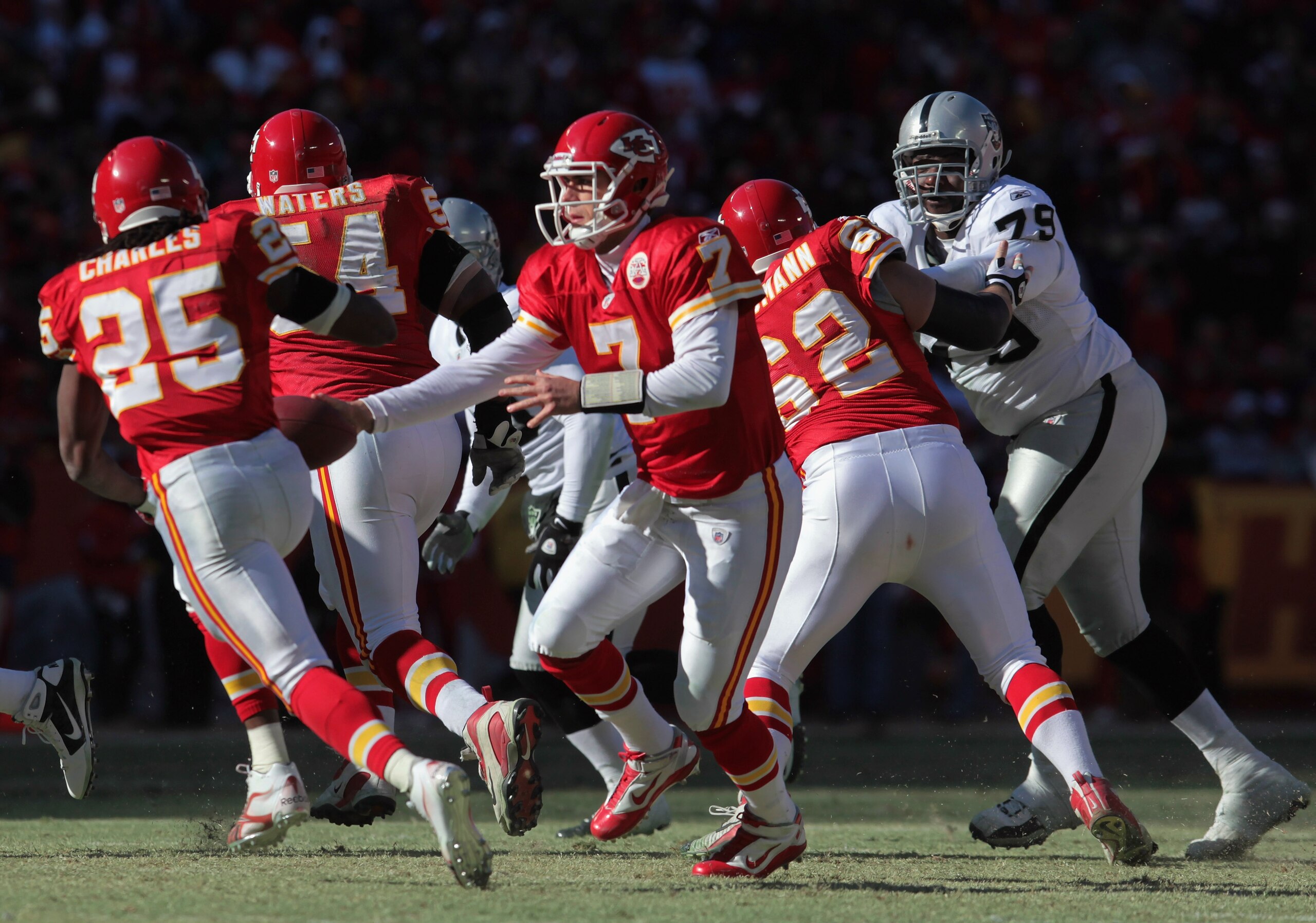 KANSAS CITY, MO - JANUARY 02: Quarterback Matt Cassel #7 of the Kansas City Chiefs hands off the Jamaal Charles #25 during the game against the Oakland Raiders on January 2, 2011 at Arrowhead Stadium in Kansas City, Missouri. (Photo by Jamie Squire/Get KANSAS CITY, MO - JANUARY 02: Quarterback Matt Cassel #7 of the Kansas City Chiefs hands off the Jamaal Charles #25 during the game against the Oakland Raiders on January 2, 2011 at Arrowhead Stadium in Kansas City, Missouri. (Photo by Jamie Squire/Get