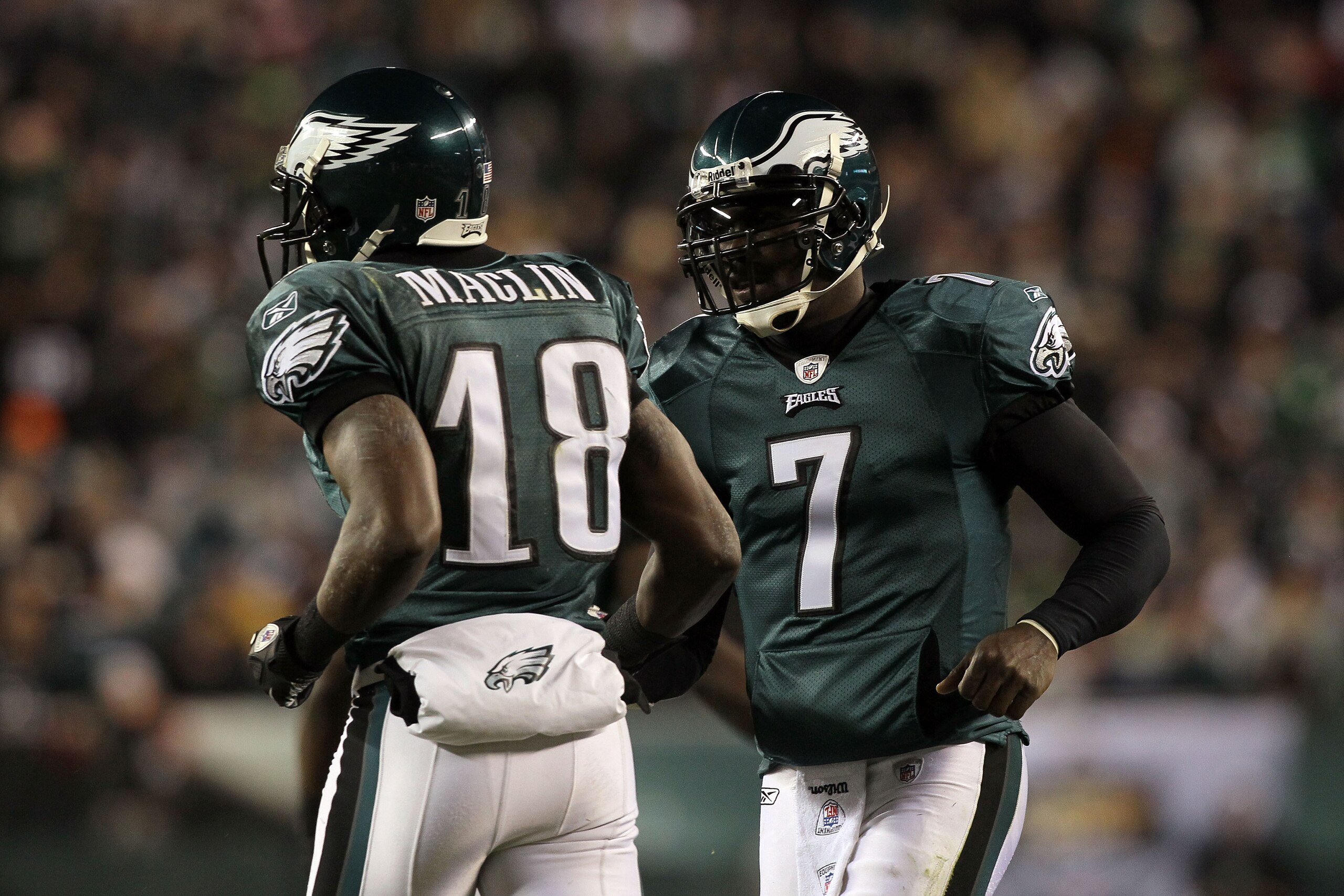 PHILADELPHIA, PA - DECEMBER 28: Michael Vick #7 shakes hands with Jeremy Maclin #18 of the Philadelphia Eagles after a play against the Minnesota Vikings at Lincoln Financial Field on December 28, 2010 in Philadelphia, Pennsylvania. (Photo by Jim McIsaac/ PHILADELPHIA, PA - DECEMBER 28: Michael Vick #7 shakes hands with Jeremy Maclin #18 of the Philadelphia Eagles after a play against the Minnesota Vikings at Lincoln Financial Field on December 28, 2010 in Philadelphia, Pennsylvania. (Photo by Jim McIsaac/
