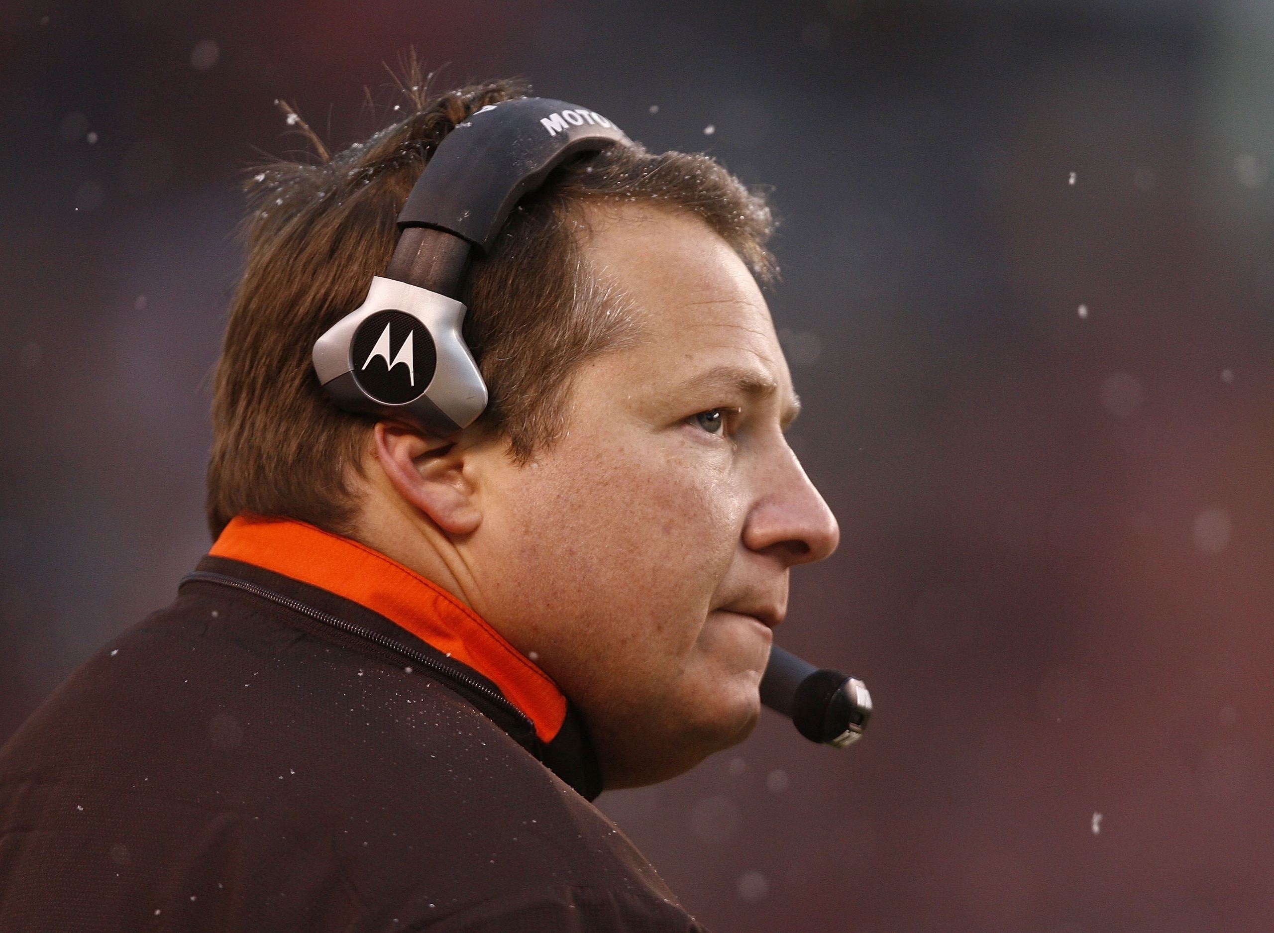 CLEVELAND - DECEMBER 27: Head coach Eric Mangini of the Cleveland Browns watches his team against the Oakland Raiders at Cleveland Browns Stadium on December 27, 2009 in Cleveland, Ohio. (Photo by Matt Sullivan/Getty Images) CLEVELAND - DECEMBER 27: Head coach Eric Mangini of the Cleveland Browns watches his team against the Oakland Raiders at Cleveland Browns Stadium on December 27, 2009 in Cleveland, Ohio. (Photo by Matt Sullivan/Getty Images)