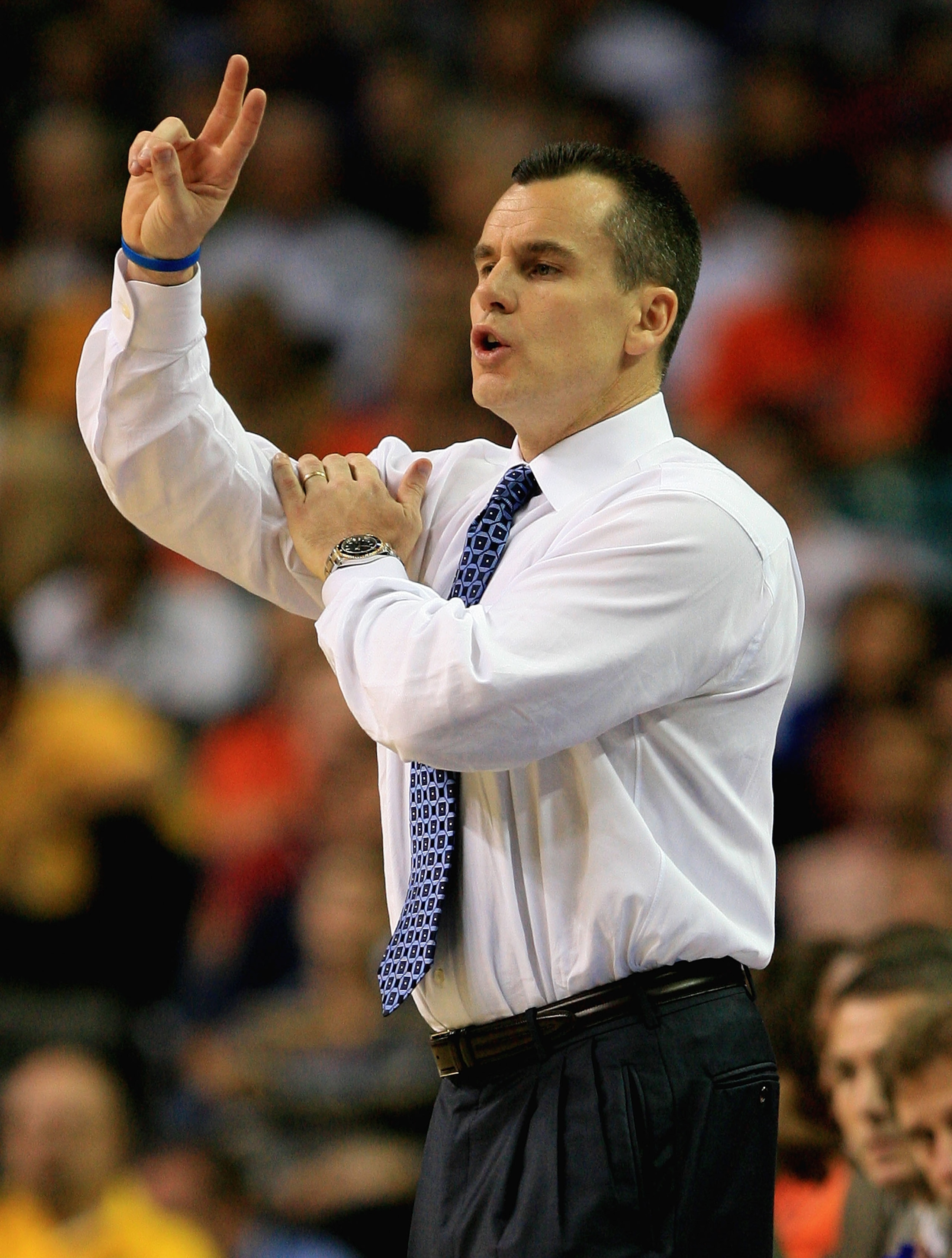 ATLANTA - MARCH 31:  Head coach Billy Donovan of the Florida Gators calls a play during their game against the UCLA Bruins during the National Semifinal game of the NCAA Men's Final Four at the Georgia Dome on March 31, 2007 in Atlanta, Georgia.  (Photo b