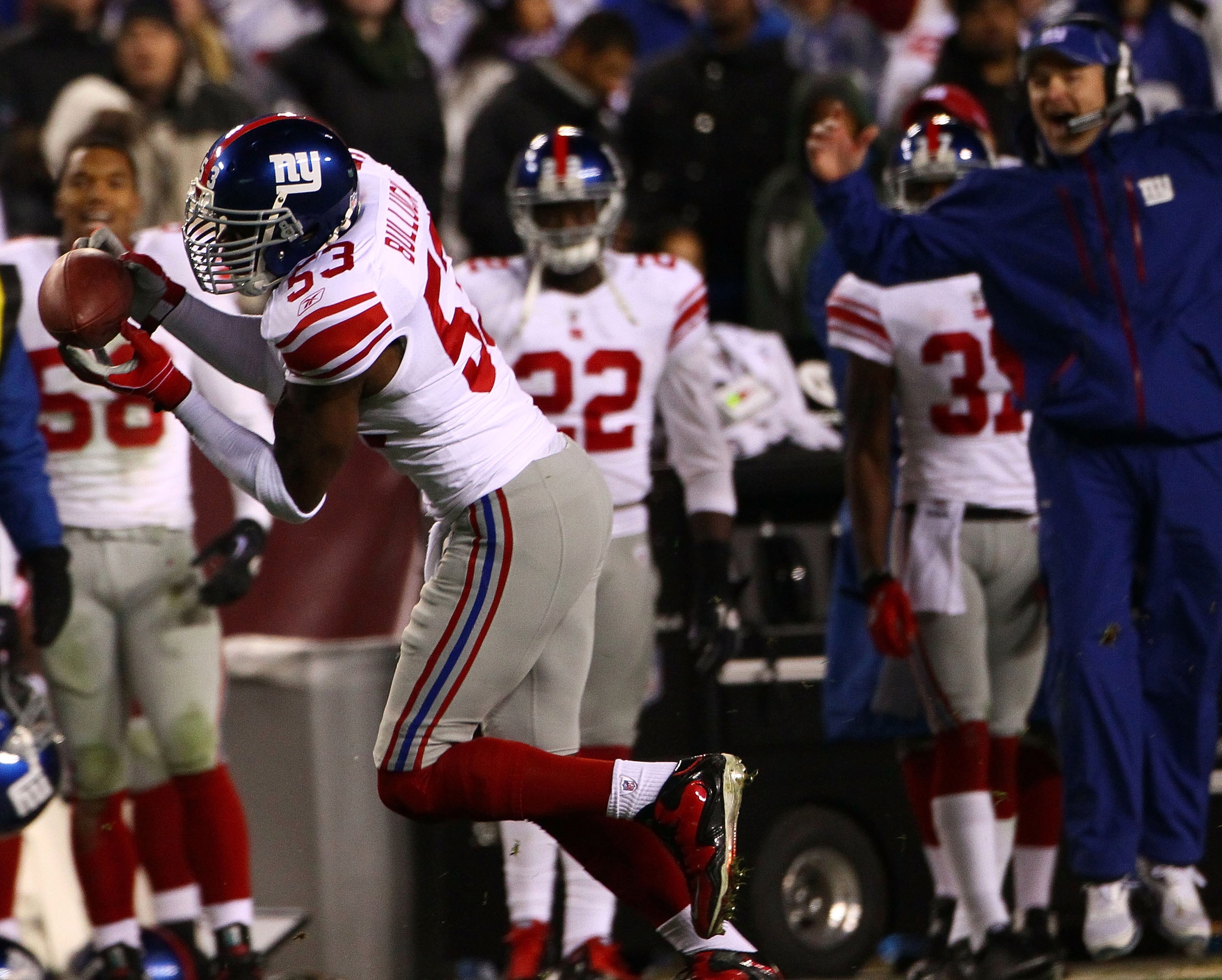 LANDOVER, MD - JANUARY 02:  Linebacker Keith Bulluck #53 of the New York Giants intercepts a pass against the Washington Redskins during their game at FedEx Field on January 2, 2011 in Landover, Maryland. The Giants won the game 17-14.  (Photo by Win McNa