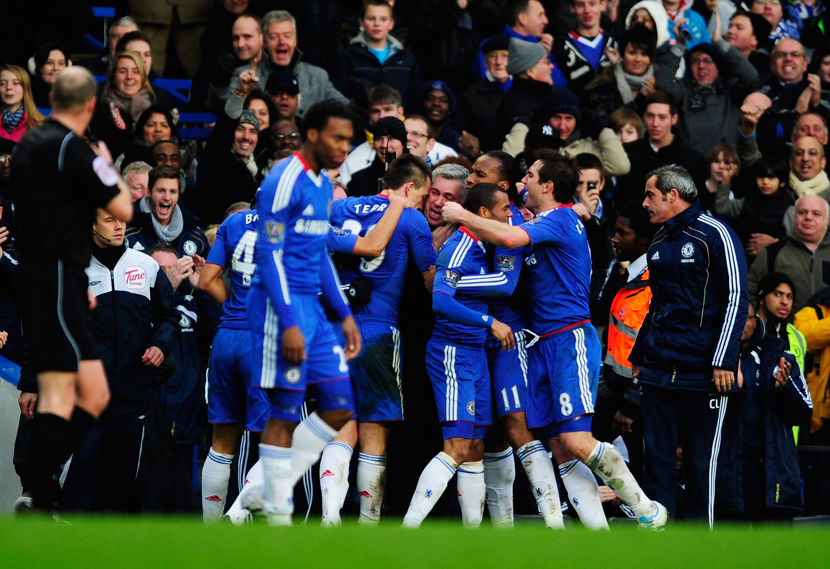 LONDON, ENGLAND - JANUARY 02:  John Terry of Chelsea celebrates with manager Carlo Ancelotti and team mates as he scores their third goal during the Barclays Premier League match between Chelsea and Aston Villa at Stamford Bridge on January 2, 2011 in Lon