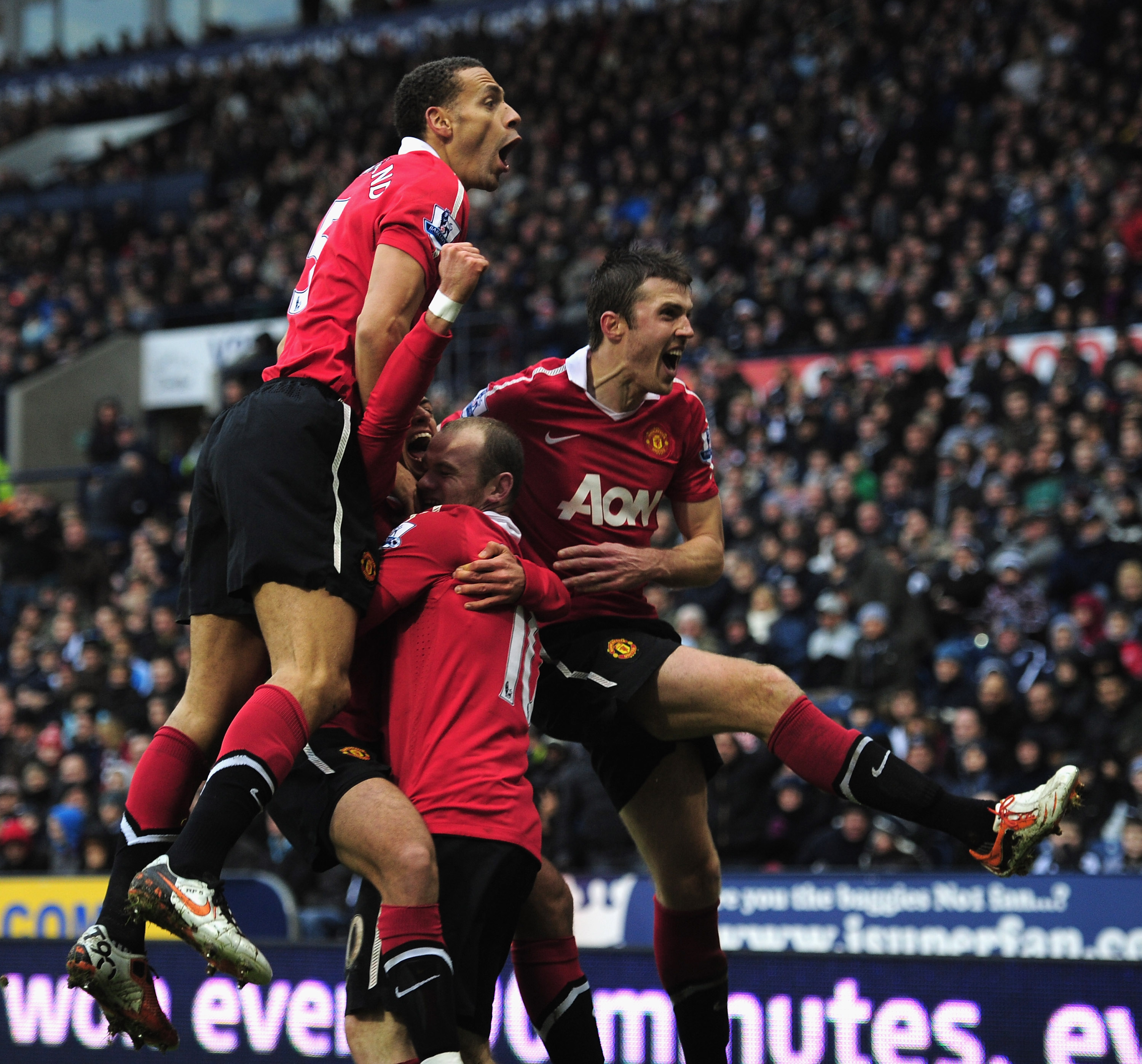 WEST BROMWICH, ENGLAND - JANUARY 01:  Javier Hernandez of Manchester United is congratulated by team-mates Rio Ferdinand, Michael Carrick and Wayne Rooney after scoring the winning goal during the Barclays Premier League match between West Bromich Albion