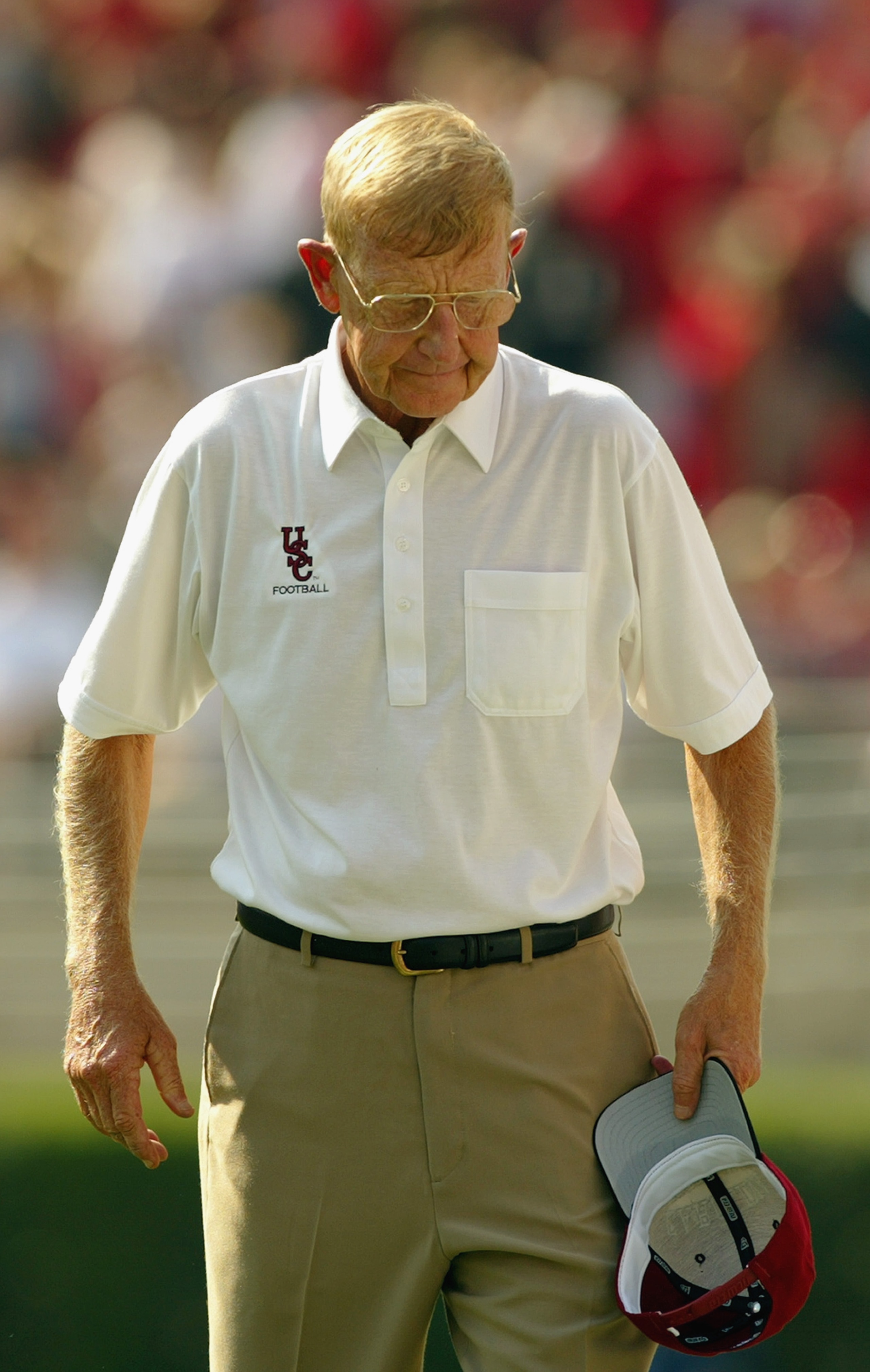 ATHENS, GA - SEPTEMBER 13:  Head coach Lou Holtz of the South Carolina Gamecocks lowers his head after an interception by Sean Jones #6 of the Georgia Bulldogs during the game on September 13, 2003 at Sanford Stadium in Athens, Georgia.  Georgia defeated