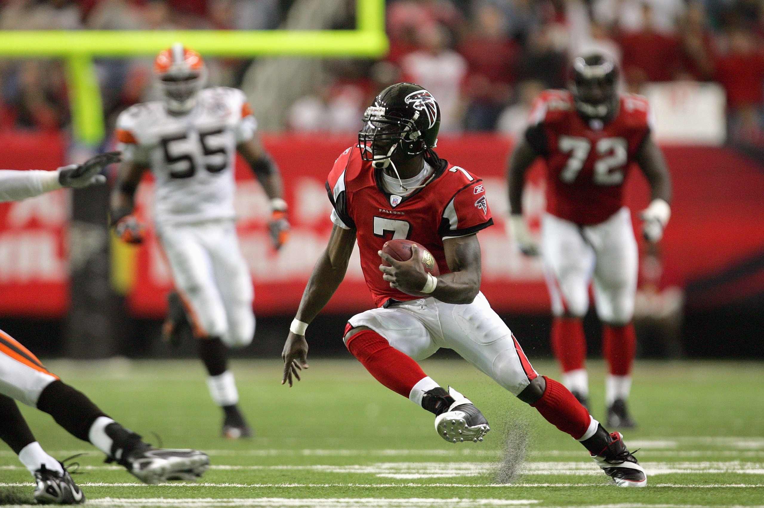 ATLANTA - NOVEMBER 12: Quarterback Michael Vick #7 of the Atlanta Falcons runs the ball during the game against the Cleveland Browns on November 12, 2006 at the Georgia Dome in Atlanta, Georgia. (Photo By Streeter Lecka/Getty Images) ATLANTA - NOVEMBER 12: Quarterback Michael Vick #7 of the Atlanta Falcons runs the ball during the game against the Cleveland Browns on November 12, 2006 at the Georgia Dome in Atlanta, Georgia. (Photo By Streeter Lecka/Getty Images)
