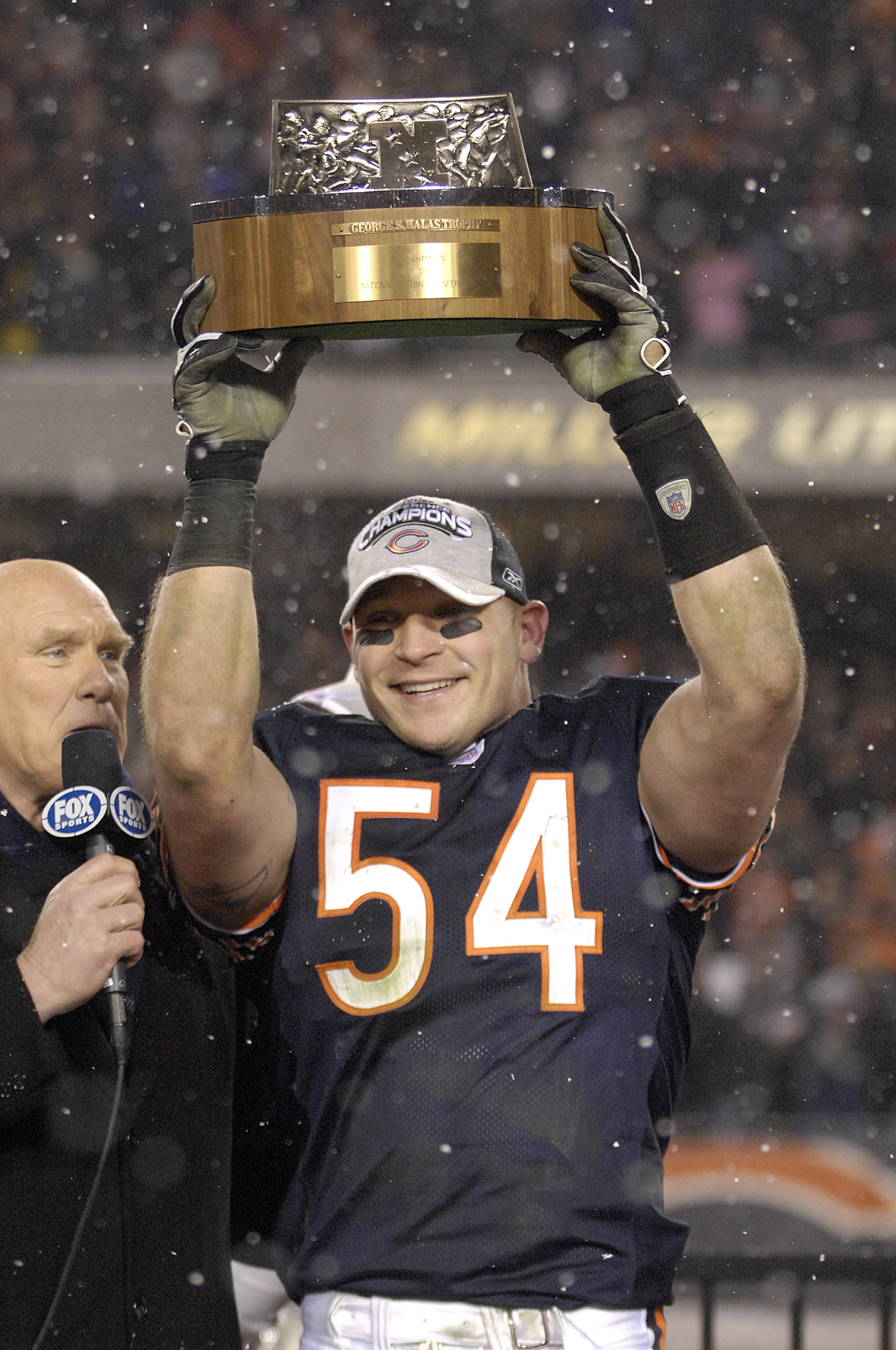 Brian Urlacher holds the George S. Halas trophy after the Bears won the 2007 NFC Championship game between the Chicago Bears and New Orleans Saints at Soldier Field in Chicago, Illinois on January 21, 2007.  (Photo by Al Messerschmidt/Getty Images)