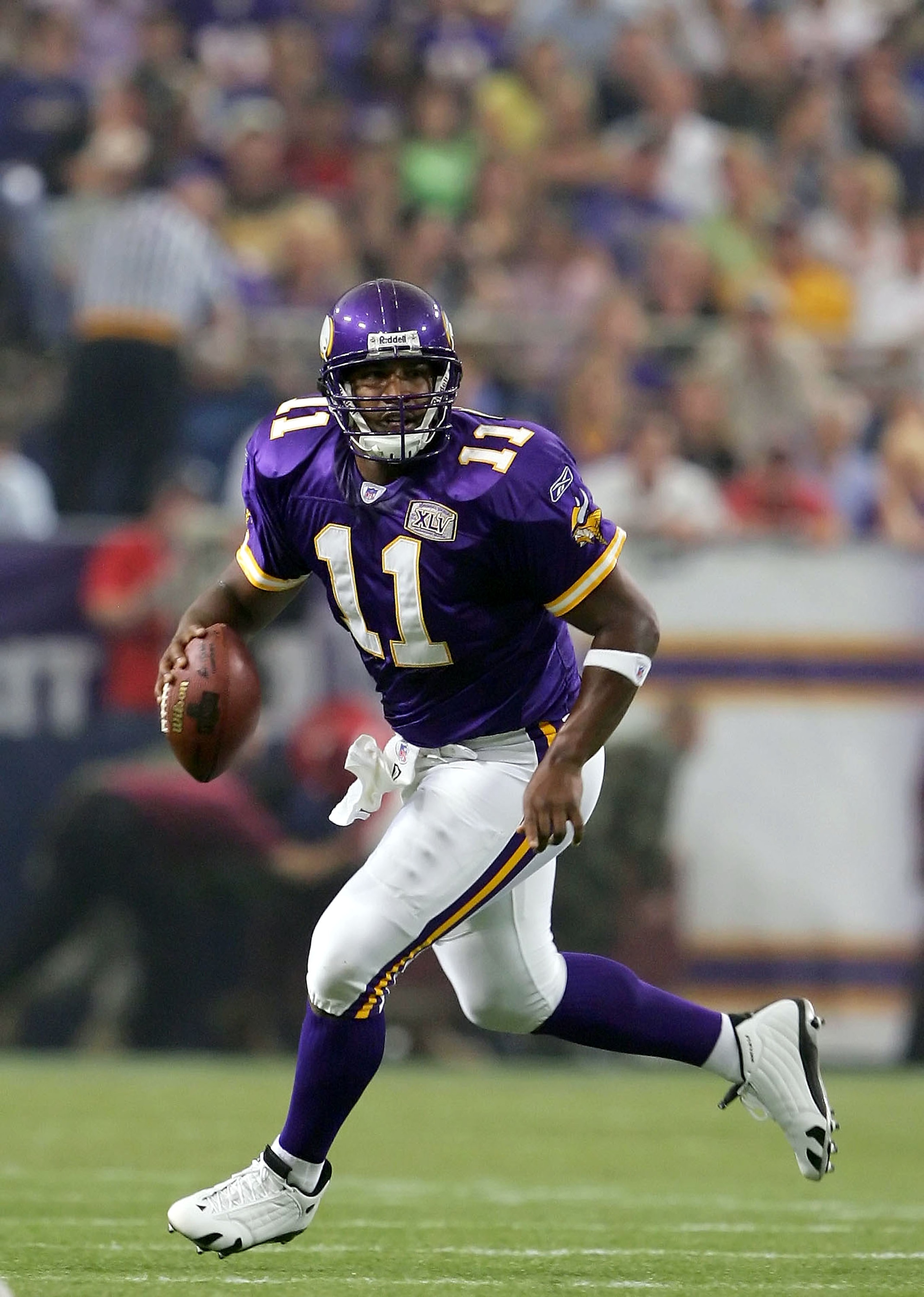 MINNEAPOLIS, MN - SEPTEMBER 11: Quarterback Daunte Culpepper #11 of the Minnesota Vikings looks to pass against the Tampa Bay Buccaneers on September 11, 2005 at H.H.H. Metrodome in Minneapolis, Minnesota. The Bucs defeated the Vikings 24-13. (Photo by MINNEAPOLIS, MN - SEPTEMBER 11: Quarterback Daunte Culpepper #11 of the Minnesota Vikings looks to pass against the Tampa Bay Buccaneers on September 11, 2005 at H.H.H. Metrodome in Minneapolis, Minnesota. The Bucs defeated the Vikings 24-13. (Photo by