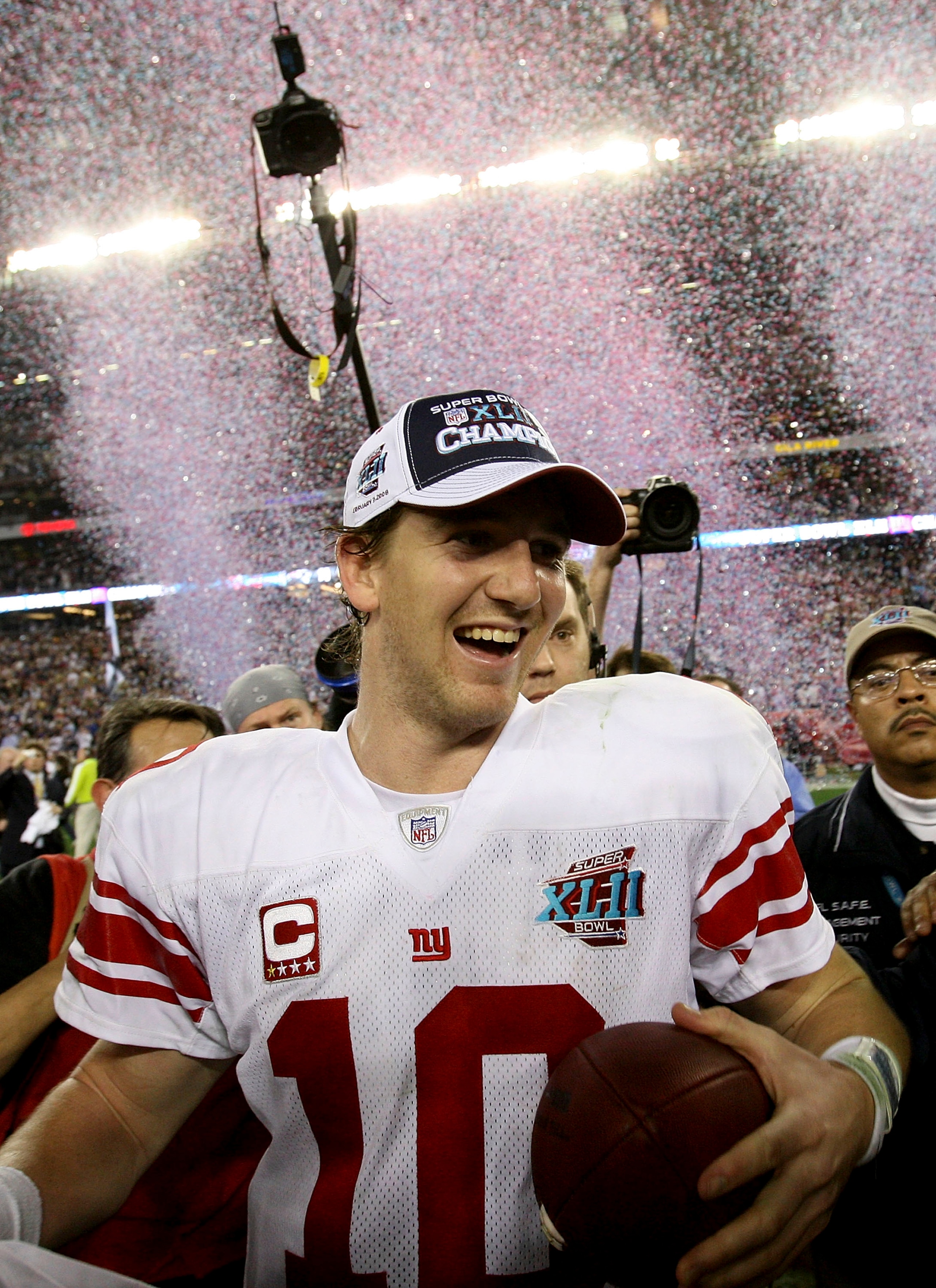 GLENDALE, AZ - FEBRUARY 03: Quarterback Eli Manning #10 of the New York Giants walks off the field after the Giants defeated the New England Patriots 17-14 during Super Bowl XLII on February 3, 2008 at the University of Phoenix Stadium in Glendale, Arizo GLENDALE, AZ - FEBRUARY 03: Quarterback Eli Manning #10 of the New York Giants walks off the field after the Giants defeated the New England Patriots 17-14 during Super Bowl XLII on February 3, 2008 at the University of Phoenix Stadium in Glendale, Arizo