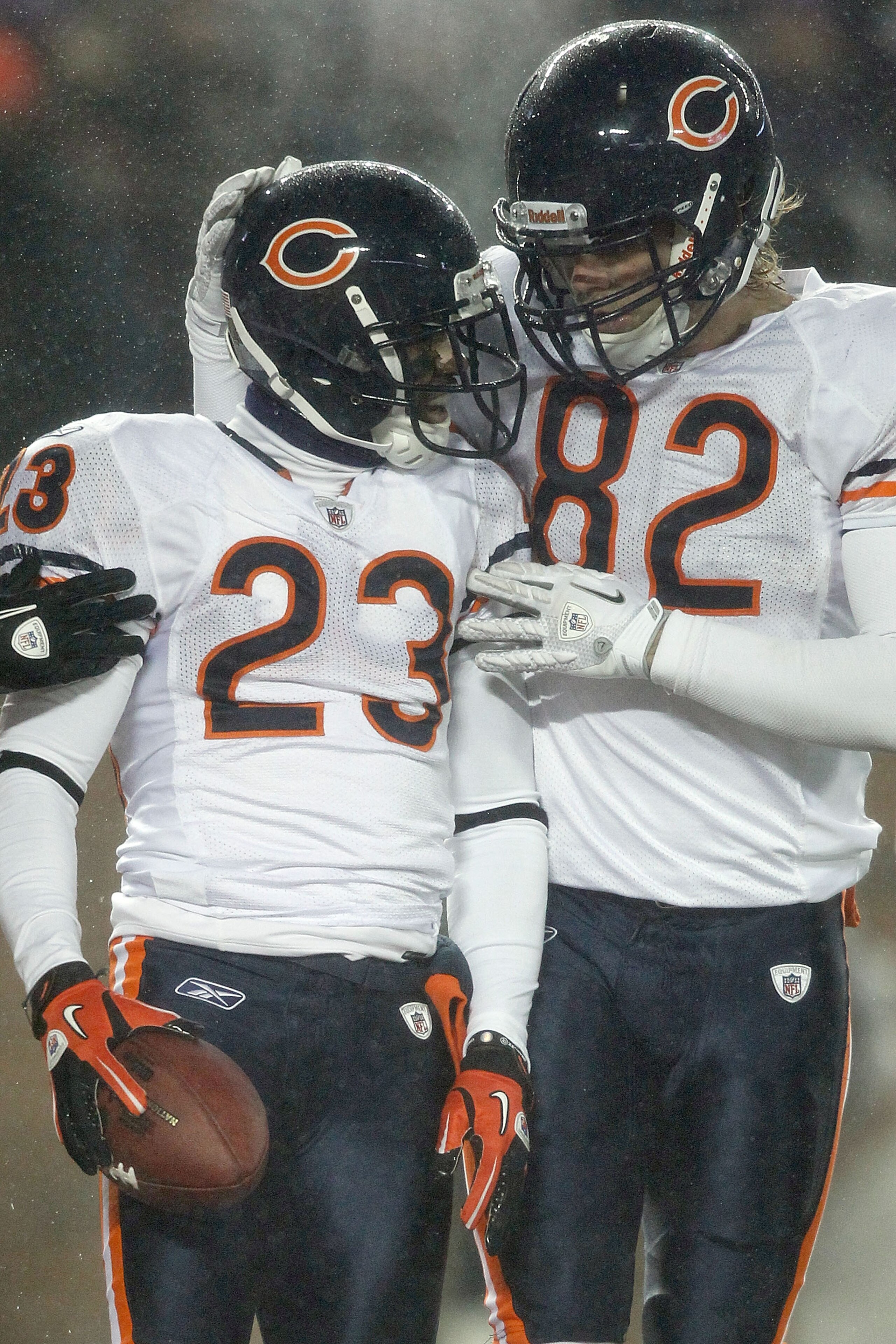 MINNEAPOLIS, MN - DECEMBER 20:  Devin Hester #23 of the Chicago Bears is congrtaulated by Greg Olsen #82 after scoring a touchdown against the Minnesota Vikings at TCF Bank Stadium on December 20, 2010 in Minneapolis, Minnesota.  (Photo by Matthew Stockma
