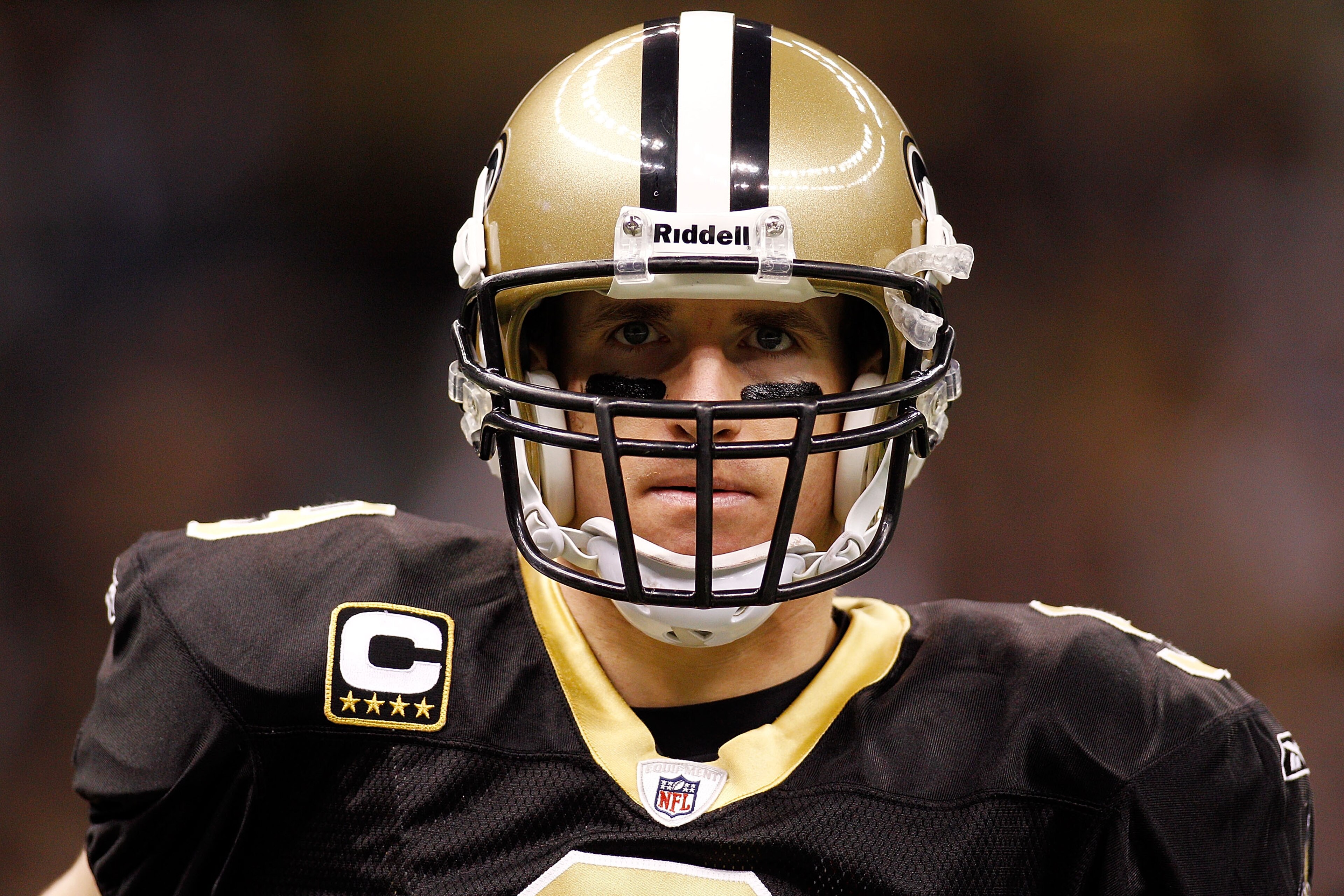 NEW ORLEANS, LA - JANUARY 02:  Drew Brees #9 of the New Orleans Saints warms up before playing the Tampa Bay Buccaneers at the Louisiana Superdome on January 2, 2011 in New Orleans, Louisiana.  (Photo by Chris Graythen/Getty Images)