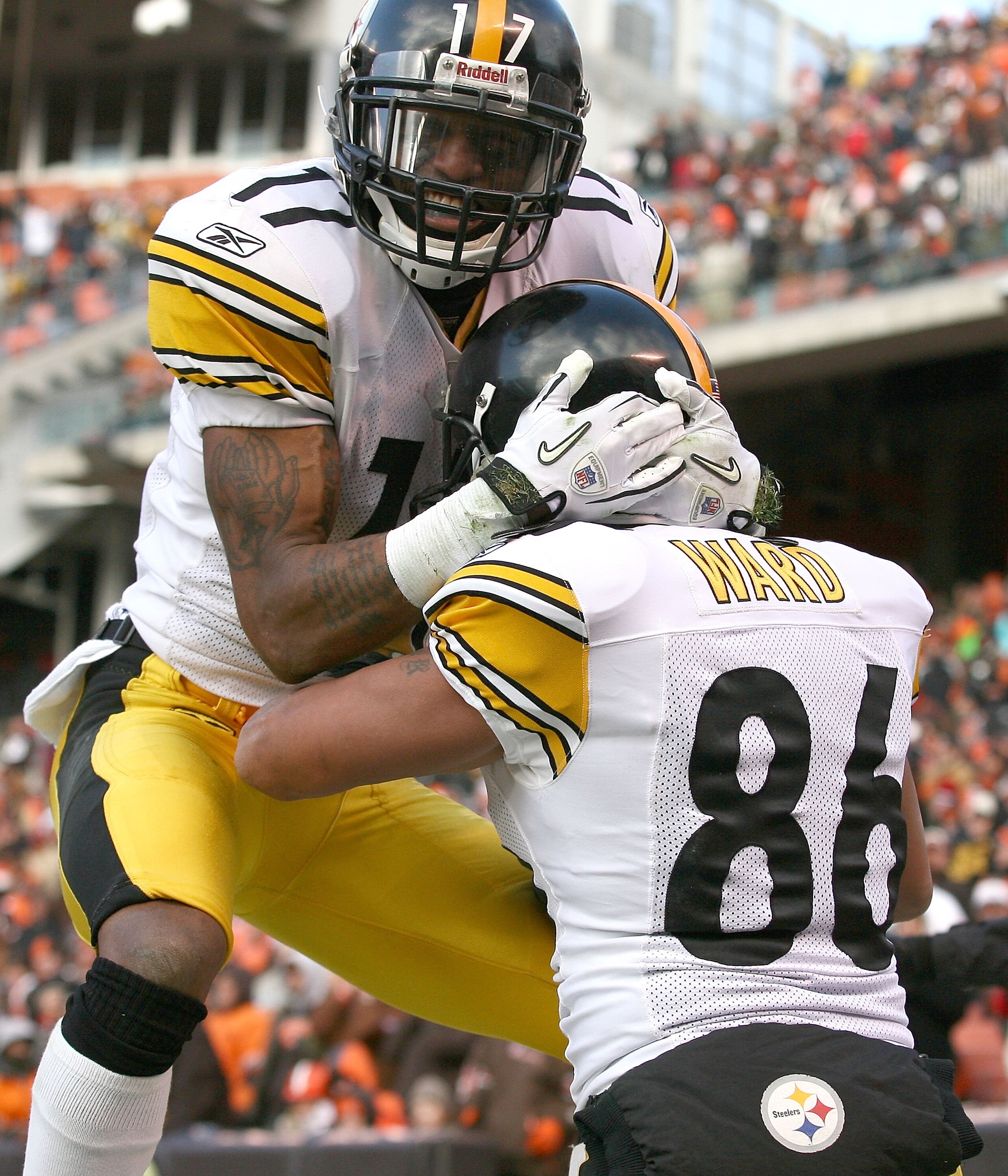CLEVELAND, OH - JANUARY 02: Wide receiver Hines Ward #86 of the Pittsburgh Steelers celebrates after scoring a touchdown with wide receiver Mike Wallace #17 against the Cleveland Browns at Cleveland Browns Stadium on January 2, 2011 in Cleveland, Ohio. CLEVELAND, OH - JANUARY 02: Wide receiver Hines Ward #86 of the Pittsburgh Steelers celebrates after scoring a touchdown with wide receiver Mike Wallace #17 against the Cleveland Browns at Cleveland Browns Stadium on January 2, 2011 in Cleveland, Ohio.