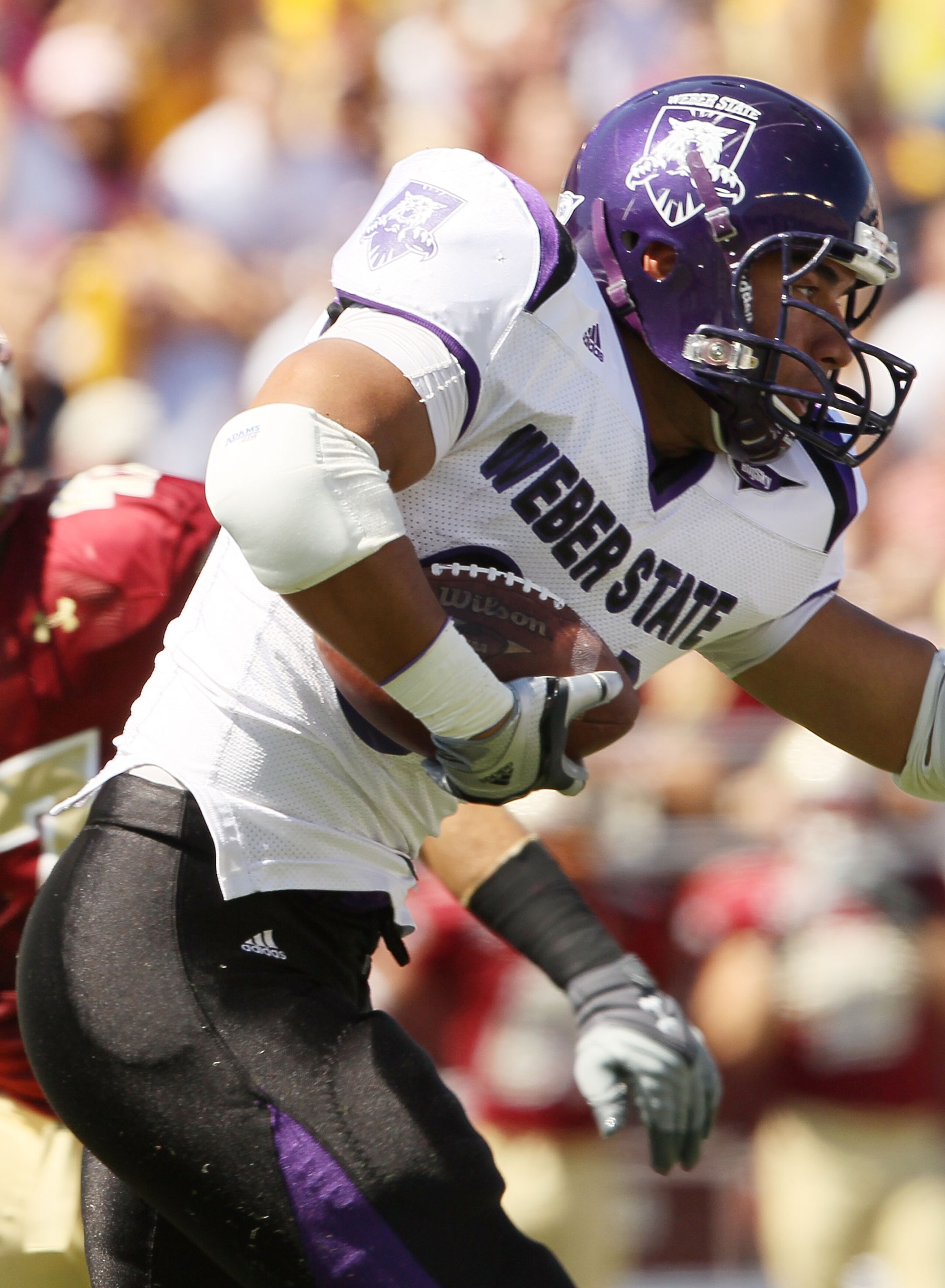 CHESTNUT HILL, MA - SEPTEMBER 04:  Jamie Rigby #31 of the Weber State Wildcats carries the ball in the first quarter against the Boston College Eagles on September 4, 2010 at Alumni Stadium in Chestnut Hill, Massachusetts.  (Photo by Elsa/Getty Images)