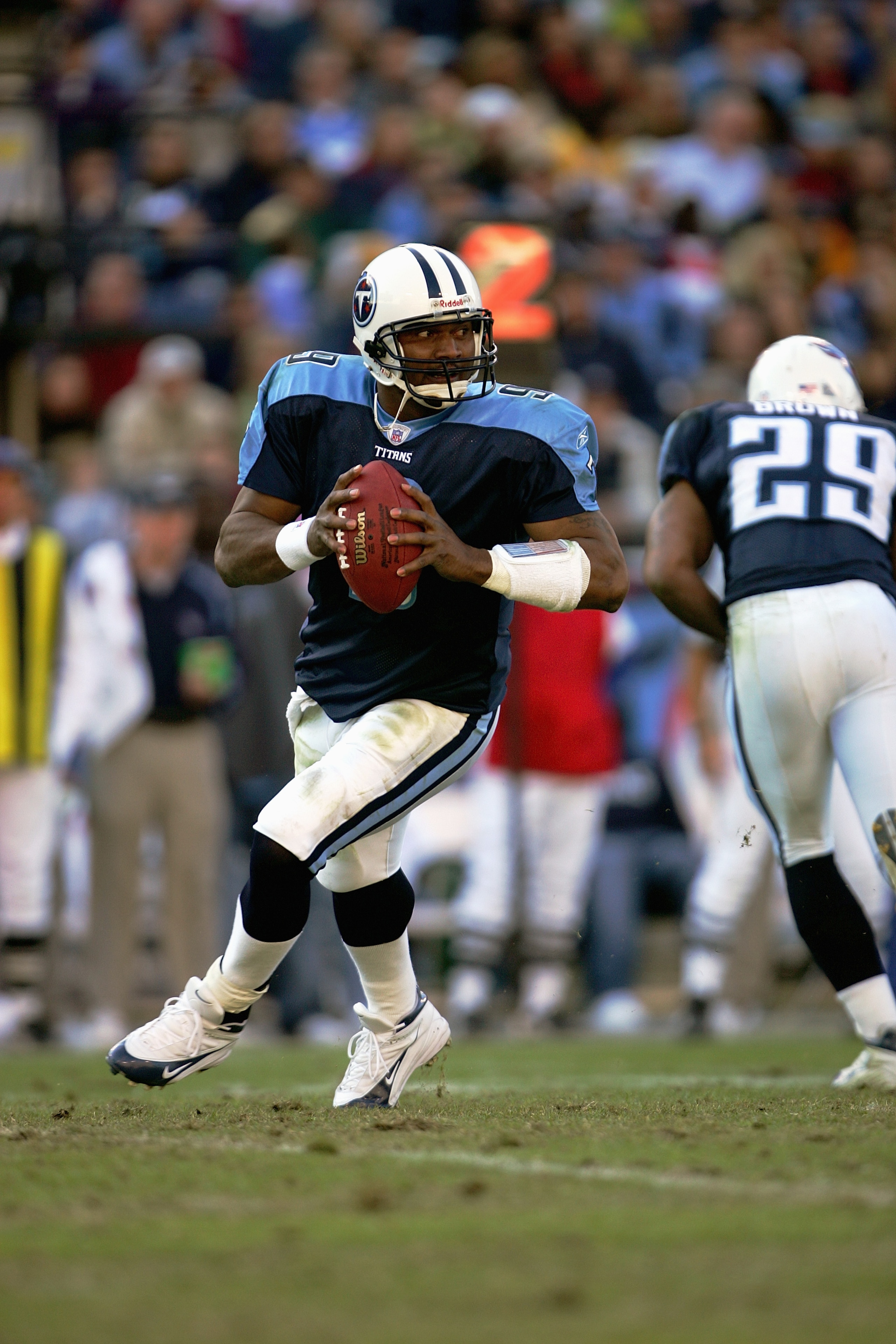 NASHVILLE, TN - NOVEMBER 20: Quarterback Steve McNair #9 of the Tennessee Titans rolls out against the Jacksonville Jaguars at The Coliseum on November 20, 2005 in Nashville, Tennessee. The Jaguars defeated the Titans 31-28. (Photo by Doug Pensinger/Get NASHVILLE, TN - NOVEMBER 20: Quarterback Steve McNair #9 of the Tennessee Titans rolls out against the Jacksonville Jaguars at The Coliseum on November 20, 2005 in Nashville, Tennessee. The Jaguars defeated the Titans 31-28. (Photo by Doug Pensinger/Get