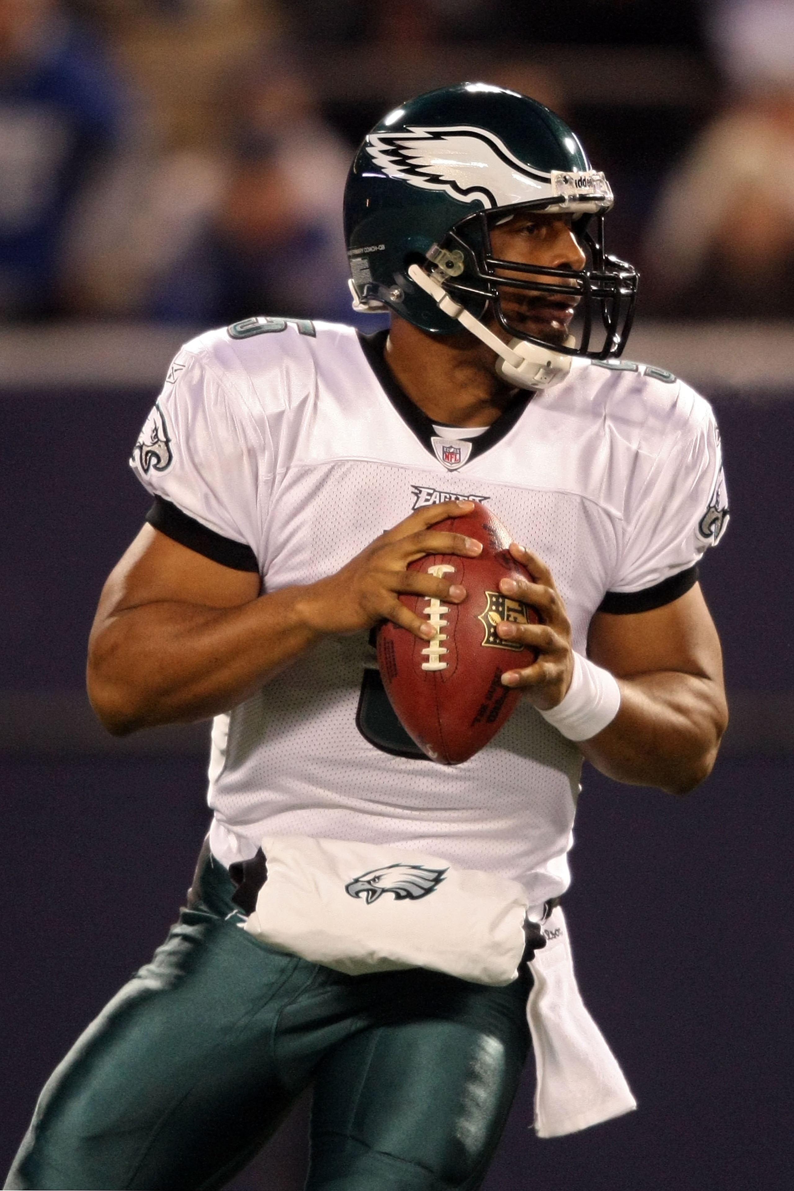 EAST RUTHERFORD, NJ - DECEMBER 13: Donovan McNabb #5 of the Philadelphia Eagles drops against the New York Giants at Giants Stadium on December 13, 2009 in East Rutherford, New Jersey. (Photo by Nick Laham/Getty Images) EAST RUTHERFORD, NJ - DECEMBER 13: Donovan McNabb #5 of the Philadelphia Eagles drops against the New York Giants at Giants Stadium on December 13, 2009 in East Rutherford, New Jersey. (Photo by Nick Laham/Getty Images)
