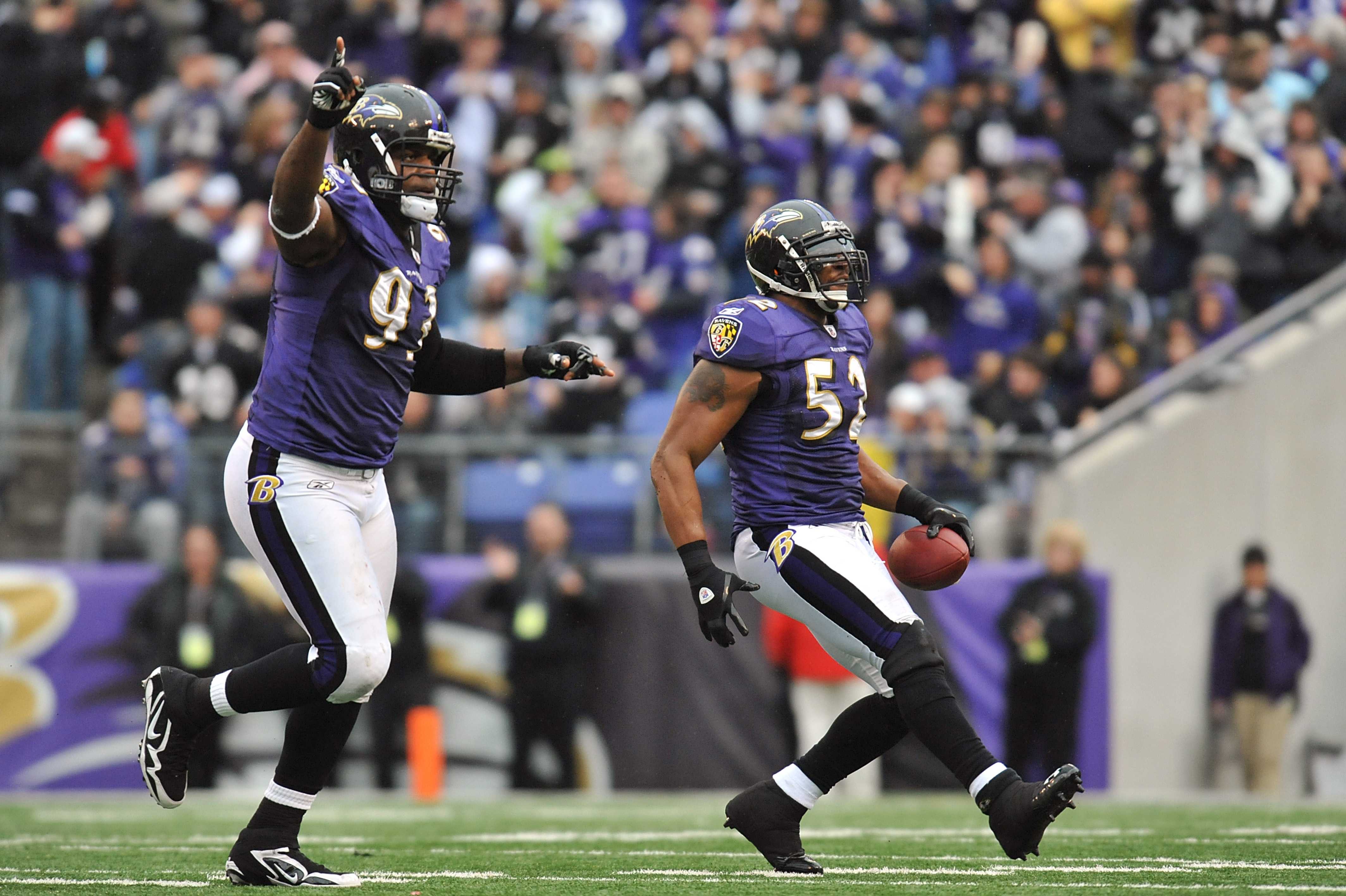 BALTIMORE, MD - JANUARY 2:  Ray Lewis #52 of the Baltimore Ravens celebrates a fumble recovery during the game against the Cincinnati Bengals  at M&T Bank Stadium on January 2, 2011 in Baltimore, Maryland. The Ravens defeated the Bengals 13-6. (Photo by L