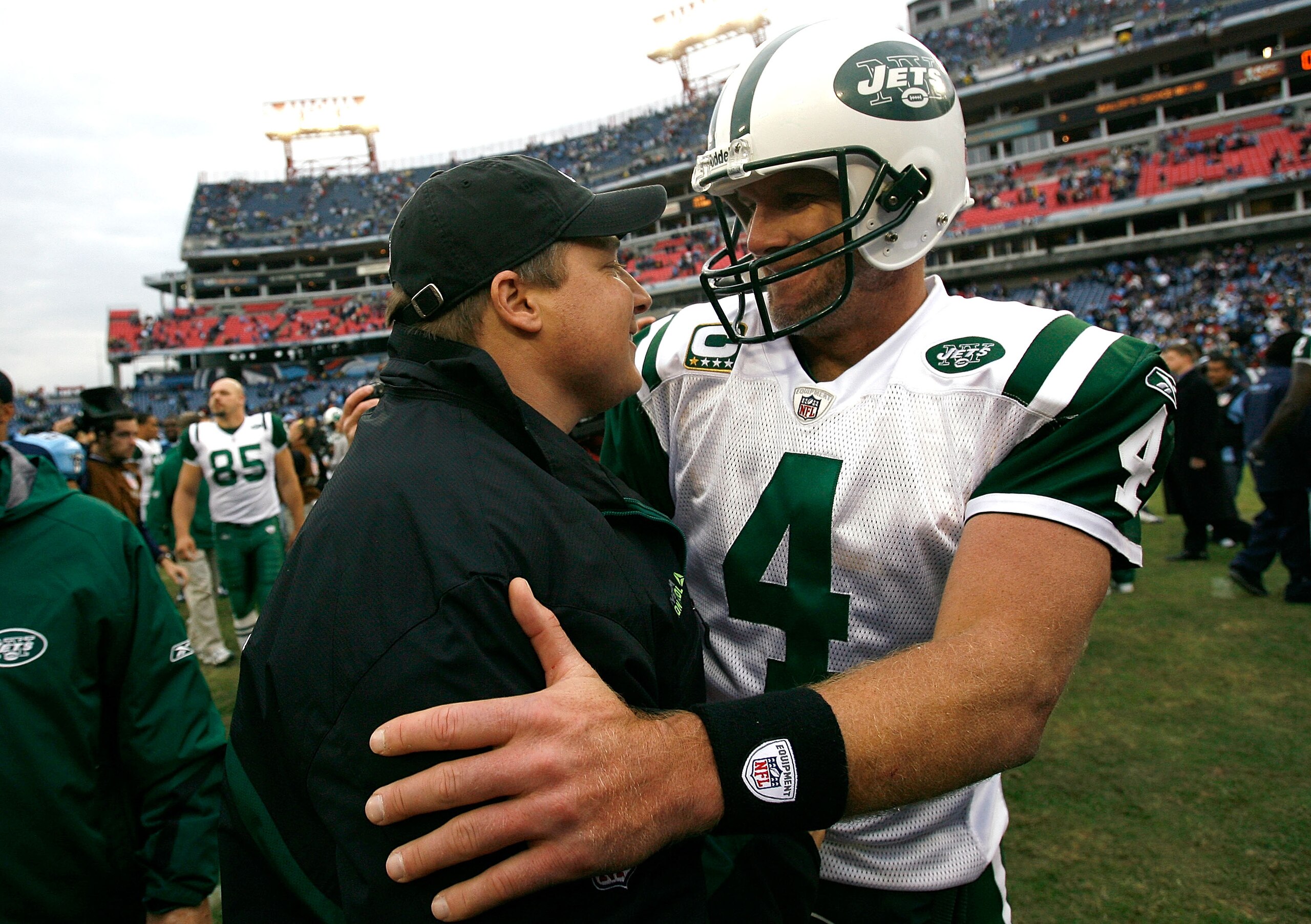 NASHVILLE, TN - NOVEMBER 23:  Quarterback Brett Favre #4 of the New York Jets celebrates their 34-13 win over the Tennessee Titans with head coach Eric Mangini at LP Field on November 23, 2008 in Nashville, Tennessee.  (Photo by Kevin C. Cox/Getty Images)