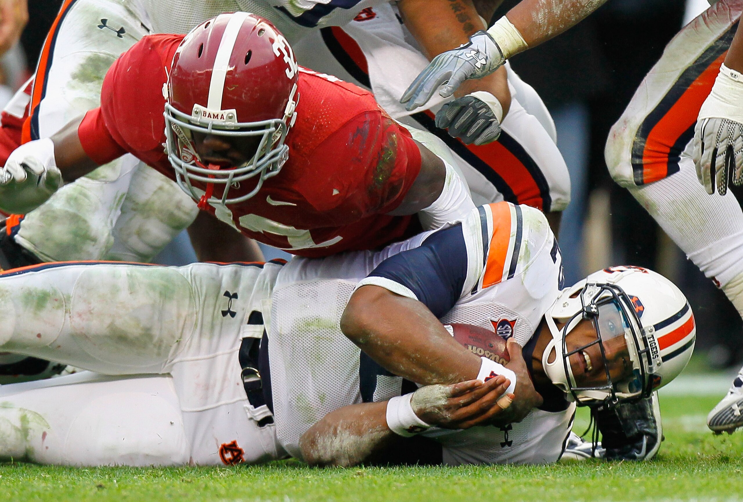 TUSCALOOSA, AL - NOVEMBER 26:  Quarterback Cam Newton #2 of the Auburn Tigers dives on the ground for more yardage against C.J. Mosley #32 of the Alabama Crimson Tide at Bryant-Denny Stadium on November 26, 2010 in Tuscaloosa, Alabama.  (Photo by Kevin C.