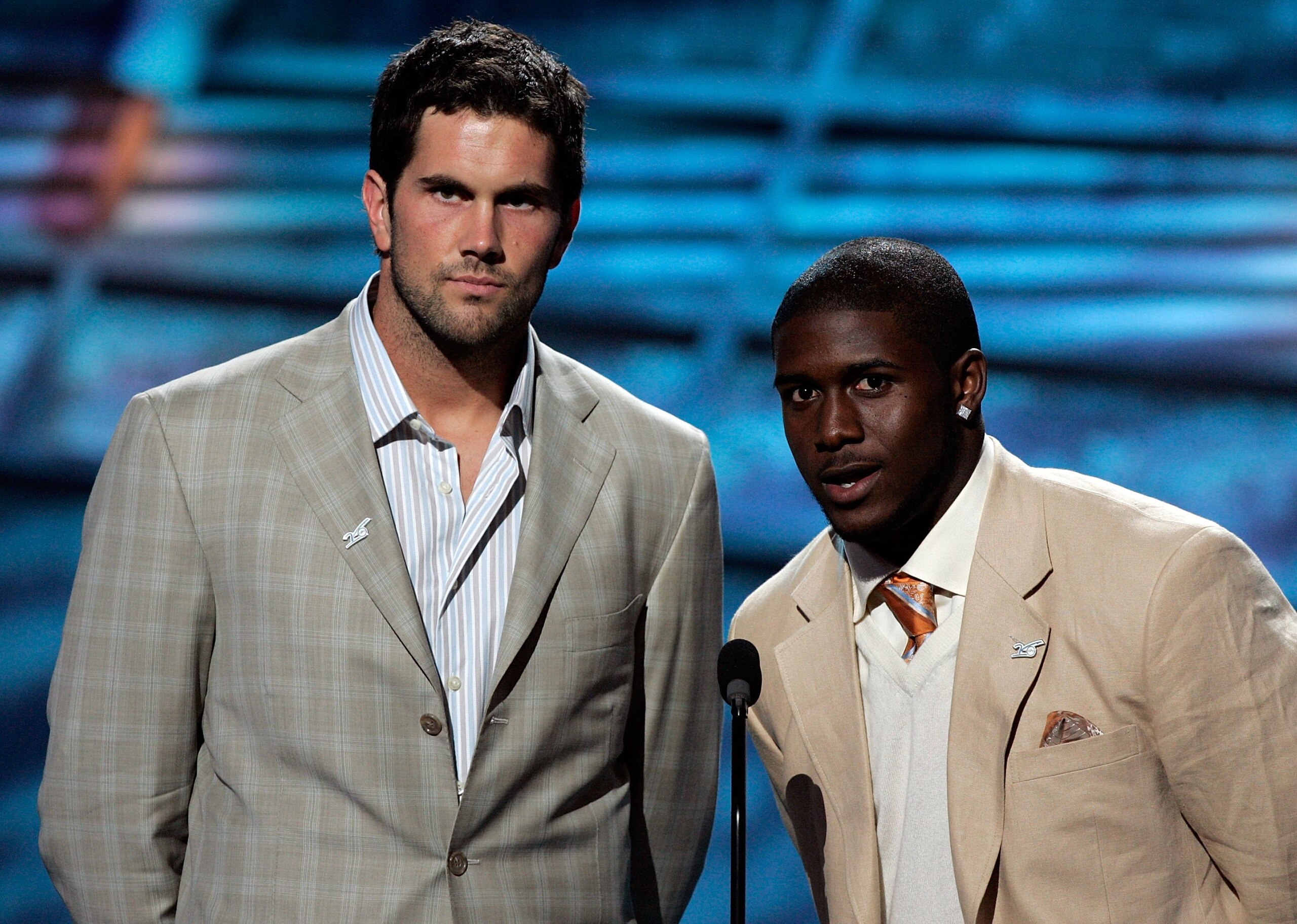 HOLLYWOOD - JULY 12:  Football players Matt Leinart and Reggie Bush present the award for 'Best Sports Movie' at the 2006 ESPY Awards at the Kodak Theatre on July 12, 2006 in Hollywood, California.  (Photo by Kevin Winter/Getty Images)