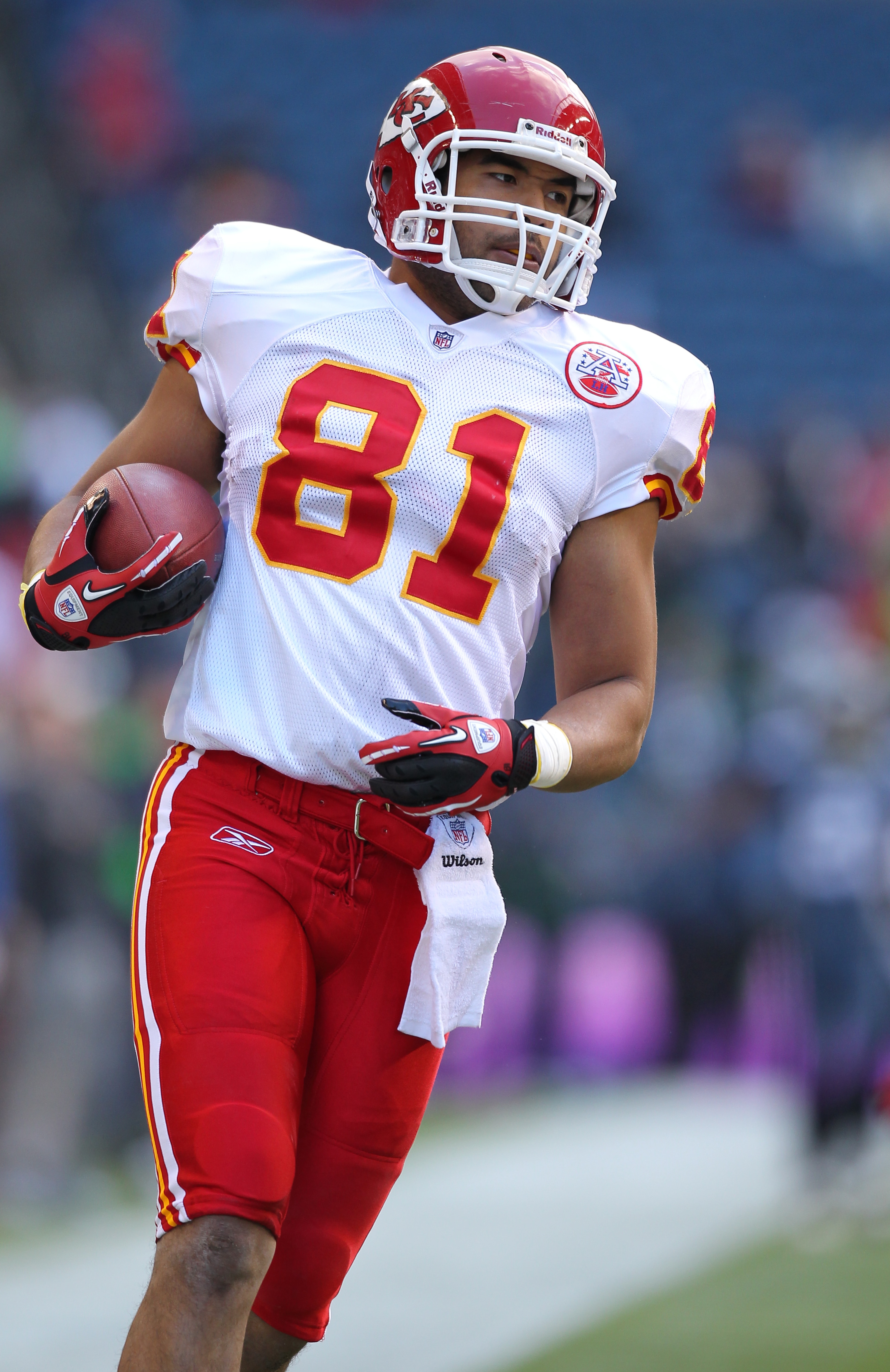 SEATTLE, WA - NOVEMBER 28: Tight end Tony Moeaki #81 of the Kansas City Chiefs warms up prior to the game against the Seattle Seahawks at Qwest Field on November 28, 2010 in Seattle, Washington. (Photo by Otto Greule Jr/Getty Images) SEATTLE, WA - NOVEMBER 28: Tight end Tony Moeaki #81 of the Kansas City Chiefs warms up prior to the game against the Seattle Seahawks at Qwest Field on November 28, 2010 in Seattle, Washington. (Photo by Otto Greule Jr/Getty Images)