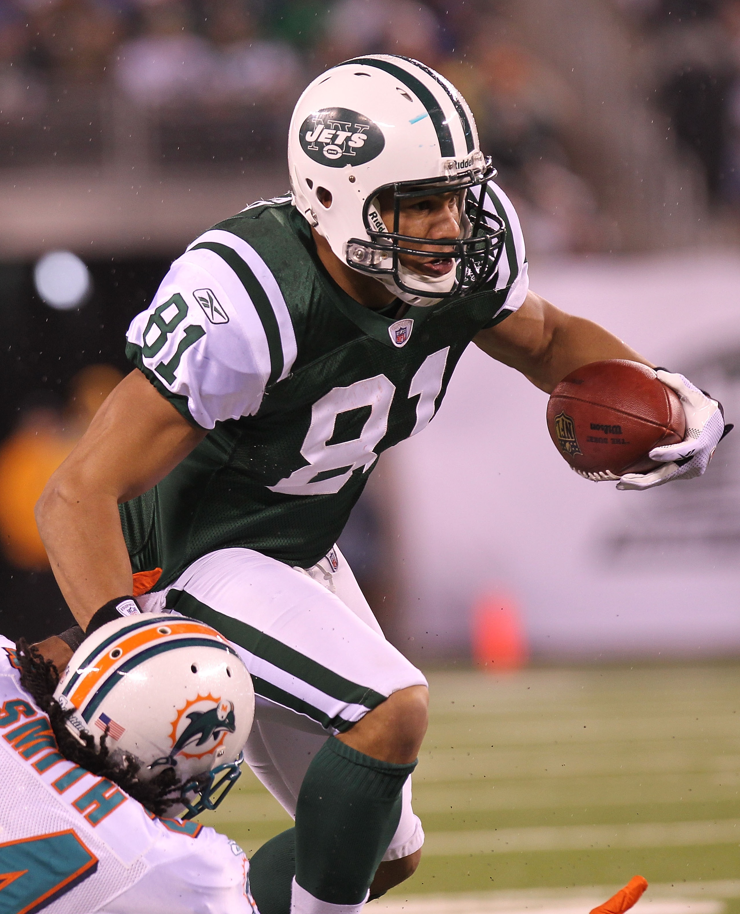 EAST RUTHERFORD, NJ - DECEMBER 12: Dustin Keller #81 of the New York Jets against the Miami Dolphins at New Meadowlands Stadium on December 12, 2010 in East Rutherford, New Jersey. (Photo by Nick Laham/Getty Images) EAST RUTHERFORD, NJ - DECEMBER 12: Dustin Keller #81 of the New York Jets against the Miami Dolphins at New Meadowlands Stadium on December 12, 2010 in East Rutherford, New Jersey. (Photo by Nick Laham/Getty Images)