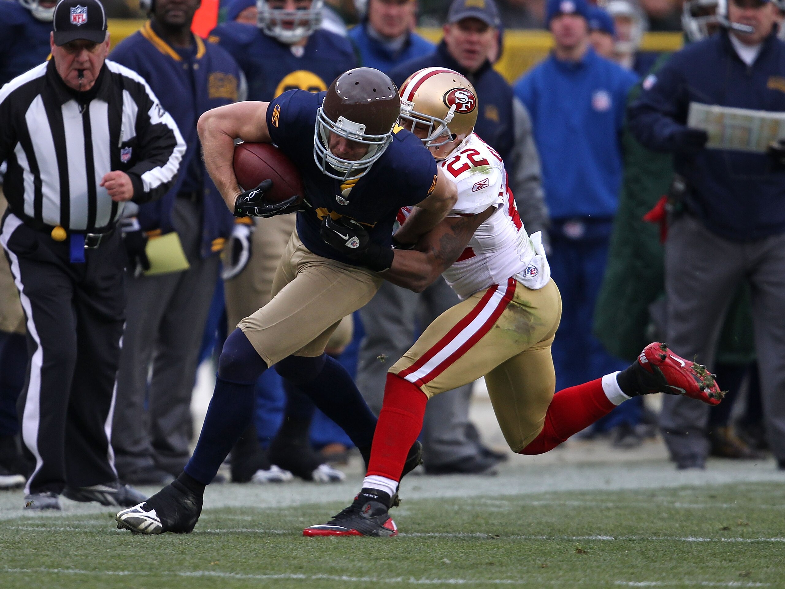 GREEN BAY, WI - DECEMBER 05: Nate Clements #22 of the San Francisco 49ers tackles Jordy Nelson #87 of the Green Bay Packers at Lambeau Field on December 5, 2010 in Green Bay, Wisconsin. The Packers defeated the 49ers 34-16. (Photo by Jonathan Daniel/Getty GREEN BAY, WI - DECEMBER 05: Nate Clements #22 of the San Francisco 49ers tackles Jordy Nelson #87 of the Green Bay Packers at Lambeau Field on December 5, 2010 in Green Bay, Wisconsin. The Packers defeated the 49ers 34-16. (Photo by Jonathan Daniel/Getty