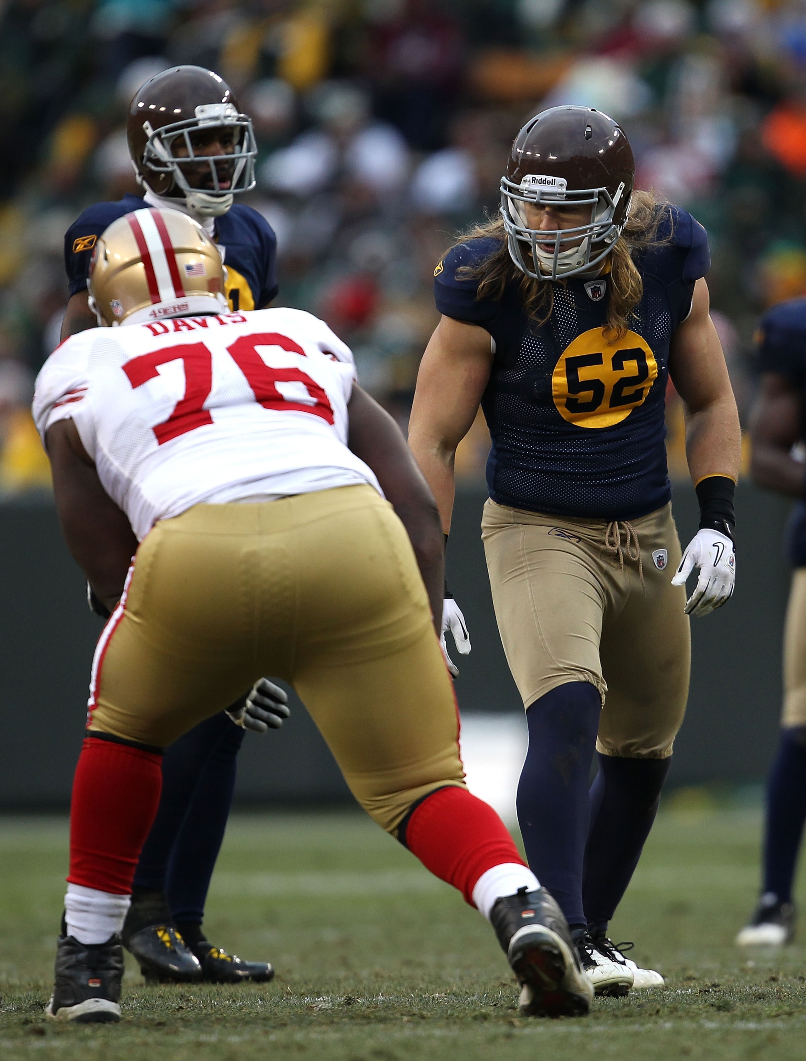 GREEN BAY, WI - DECEMBER 05: Clay Matthews #52 of the Green Bay Packers prepares to rush against Anthony Davis #76 of the San Francisco 49ers at Lambeau Field on December 5, 2010 in Green Bay, Wisconsin. The Packers defeated the 49ers 34-16.  (Photo by Jo