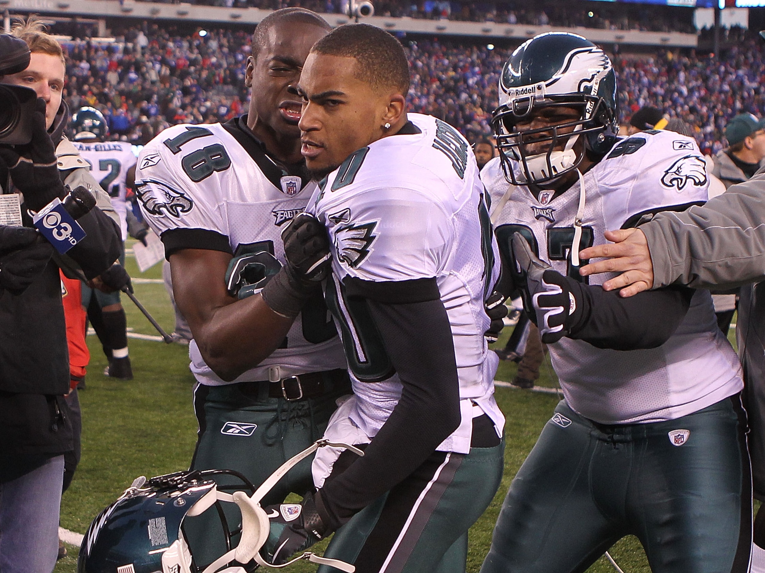 EAST RUTHERFORD, NJ - DECEMBER 19: DeSean Jackson #10 of the Philadelphia Eagles celebrates his game winning touchdown with teammates Jeremy Maclin #18 and Brodrick Bunkley #97 against the New York Giants at New Meadowlands Stadium on December 19, 2010 i EAST RUTHERFORD, NJ - DECEMBER 19: DeSean Jackson #10 of the Philadelphia Eagles celebrates his game winning touchdown with teammates Jeremy Maclin #18 and Brodrick Bunkley #97 against the New York Giants at New Meadowlands Stadium on December 19, 2010 i