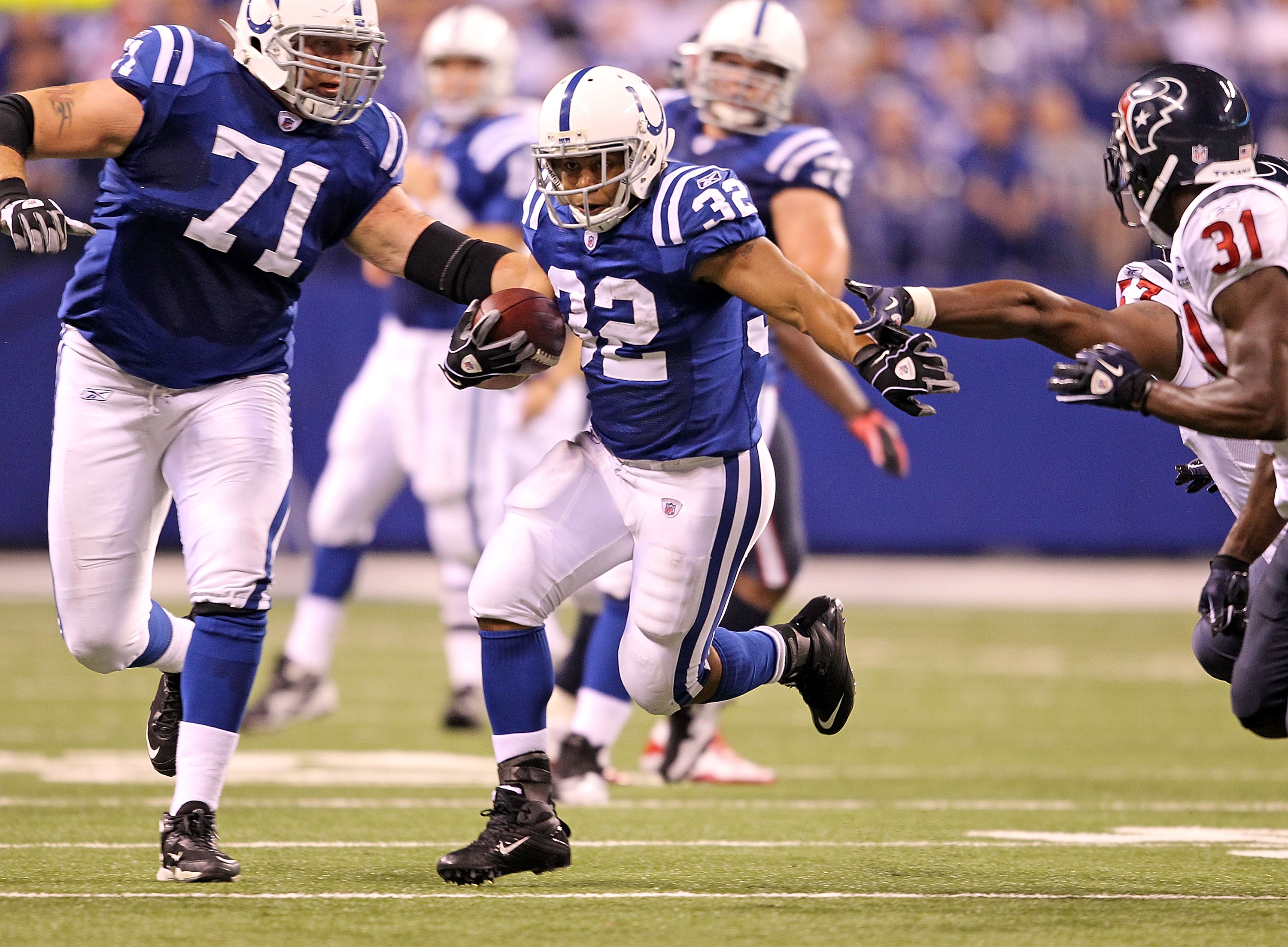 INDIANAPOLIS - NOVEMBER 01:  Mike Hart #32 of Indianapolis Colts runs with the ball during  the NFL game against the Houston Texans  at Lucas Oil Stadium on November 1, 2010 in Indianapolis, Indiana.  (Photo by Andy Lyons/Getty Images)