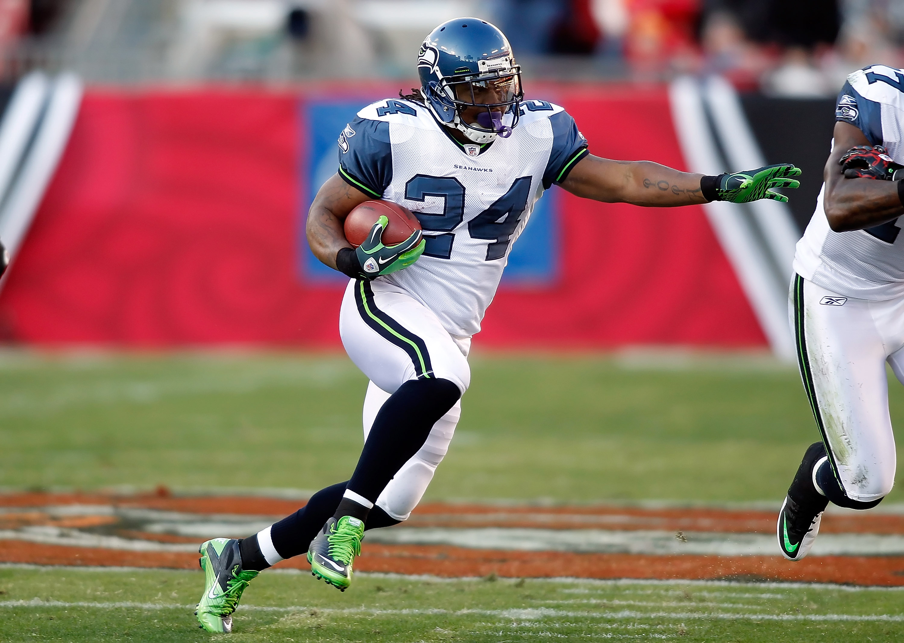 TAMPA, FL - DECEMBER 26: Running back Marshawn Lynch #24 of the Seattle Seahawks runs the ball against the Tampa Bay Buccaneers during the game at Raymond James Stadium on December 26, 2010 in Tampa, Florida. (Photo by J. Meric/Getty Images)