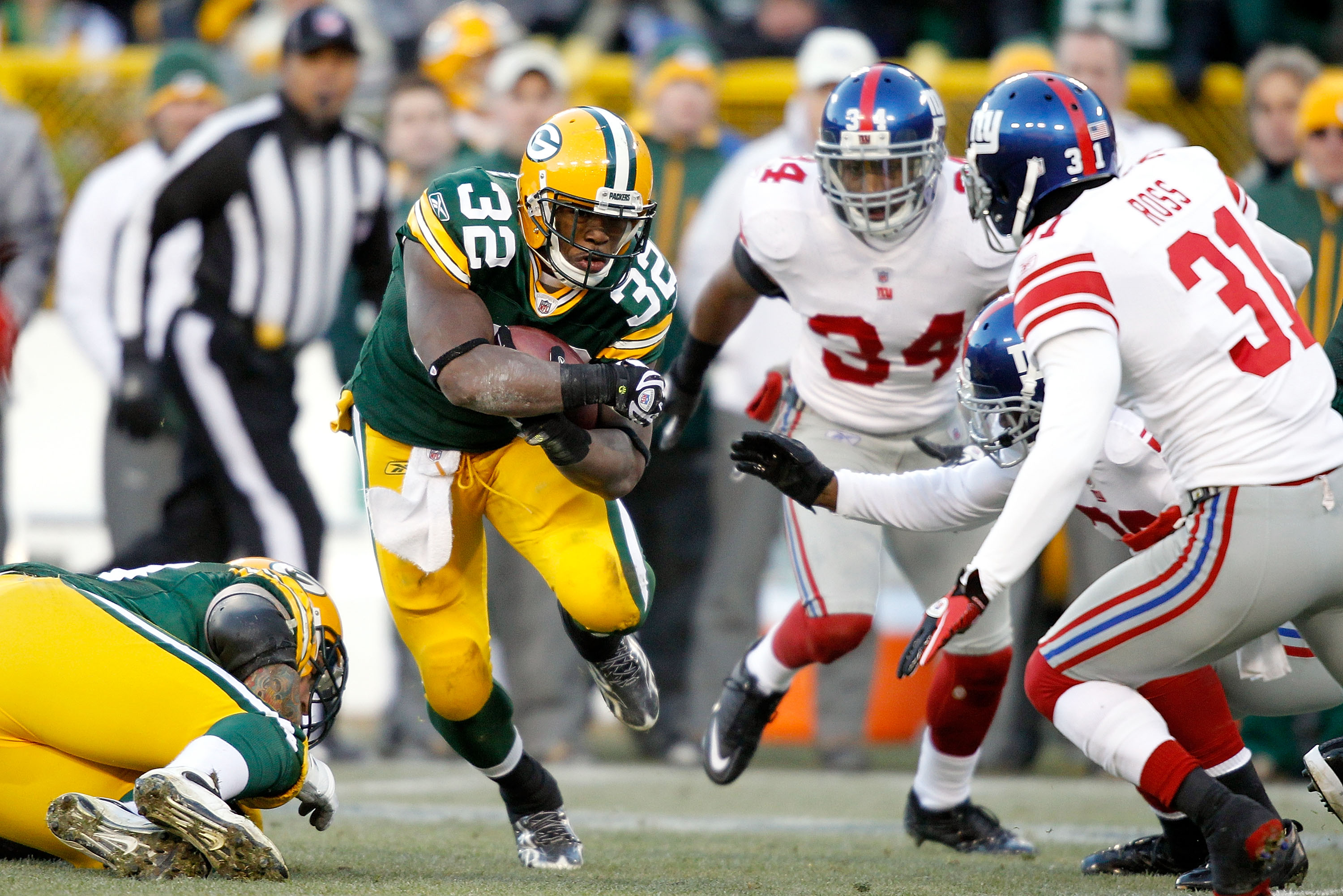 GREEN BAY, WI - DECEMBER 26: Brandon Jackson #32 of the Green Bay Packers carries the ball against the New York Giants at Lambeau Field on December 26, 2010 in Green Bay, Wisconsin. (Photo by Matthew Stockman/Getty Images)