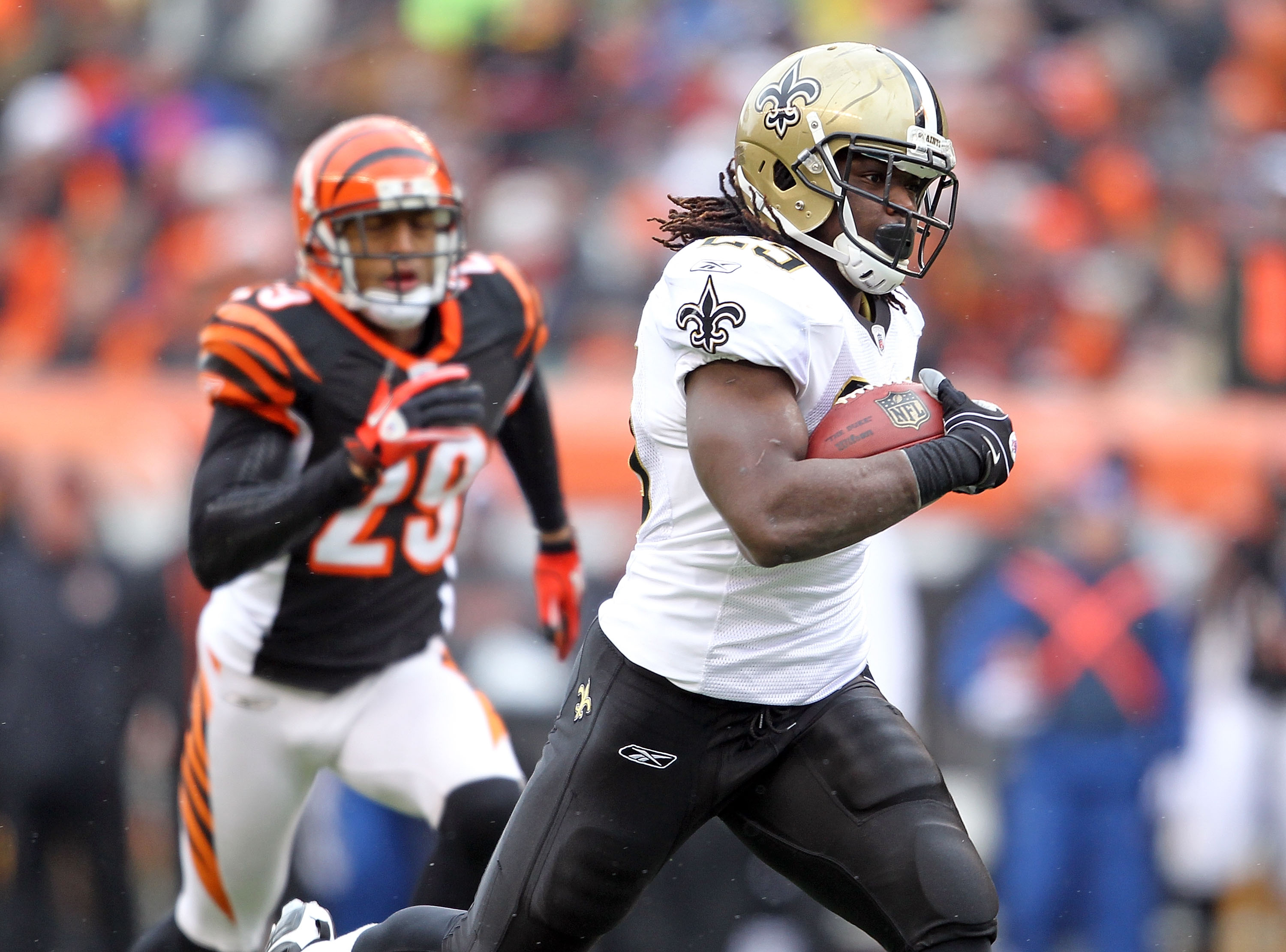 CINCINNATI, OH - DECEMBER 05: Chris Ivory #29 of the New Orleans Saints runs for a touchdown during the NFL game against the Cincinnati Bengals at Paul Brown Stadium on December 5, 2010 in Cincinnati, Ohio. The Saints won 34-30. (Photo by Andy Lyons/Ge
