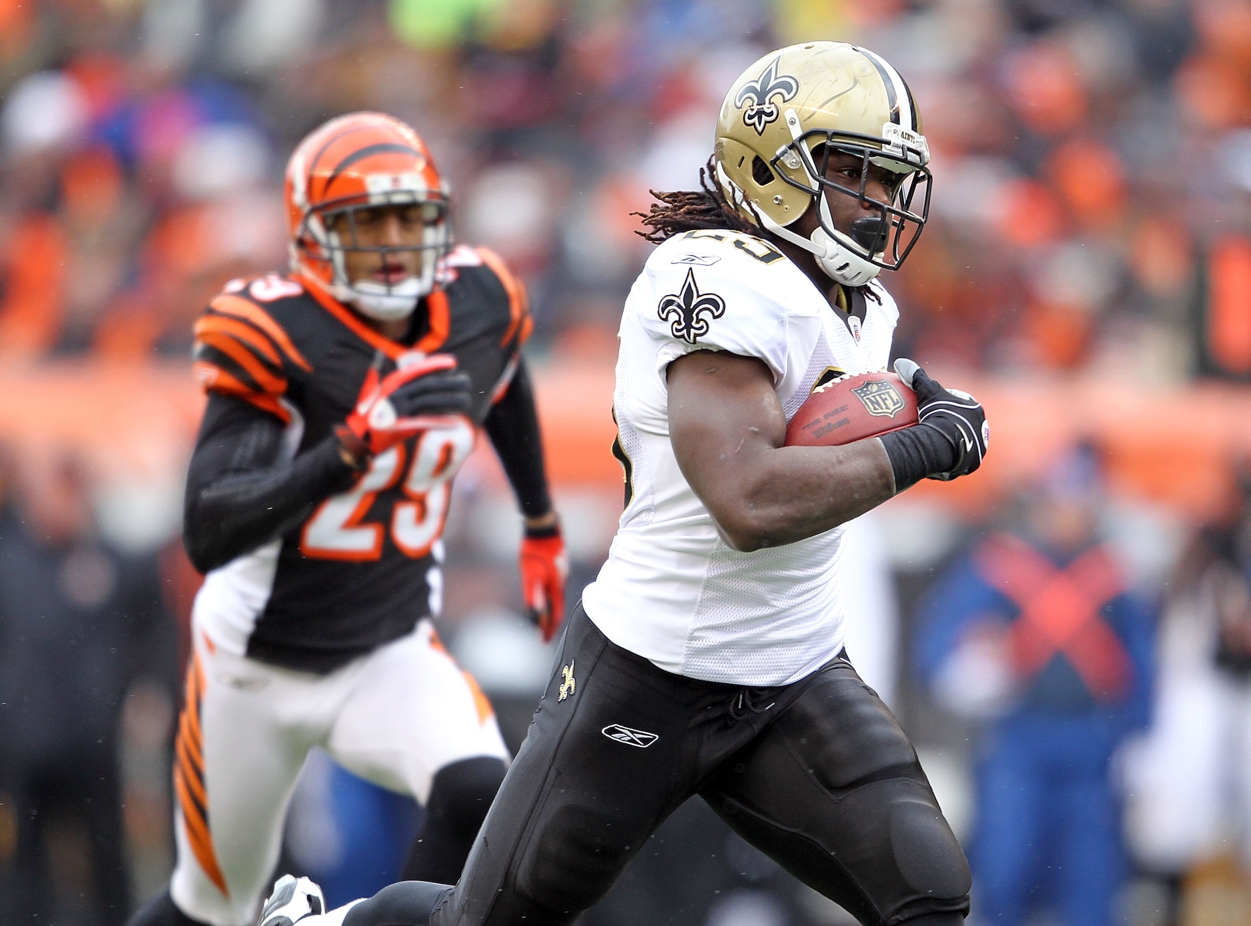 CINCINNATI, OH - DECEMBER 05:  Chris Ivory #29 of the New Orleans Saints runs for a touchdown during the NFL game against the Cincinnati Bengals at Paul Brown Stadium on December 5, 2010 in Cincinnati, Ohio.  The Saints won 34-30.  (Photo by Andy Lyons/Ge