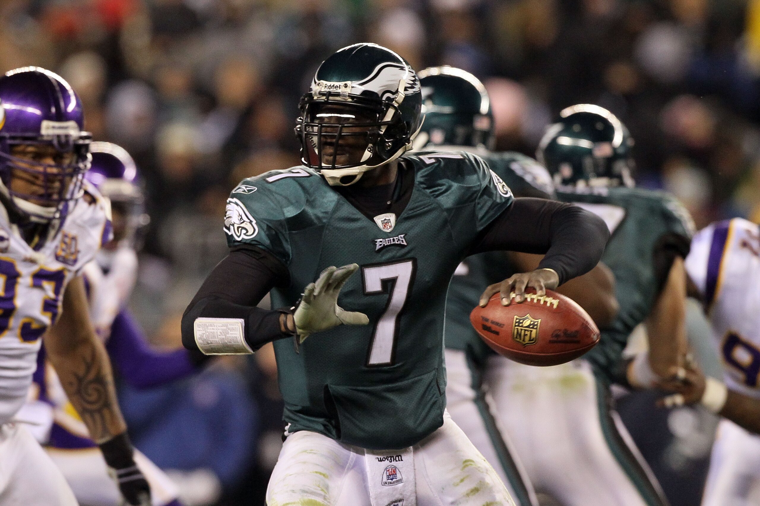 PHILADELPHIA, PA - DECEMBER 28: Michael Vick #7 of the Philadelphia Eagles in action against the Minnesota Vikings at Lincoln Financial Field on December 26, 2010 in Philadelphia, Pennsylvania. (Photo by Jim McIsaac/Getty Images) PHILADELPHIA, PA - DECEMBER 28: Michael Vick #7 of the Philadelphia Eagles in action against the Minnesota Vikings at Lincoln Financial Field on December 26, 2010 in Philadelphia, Pennsylvania. (Photo by Jim McIsaac/Getty Images)