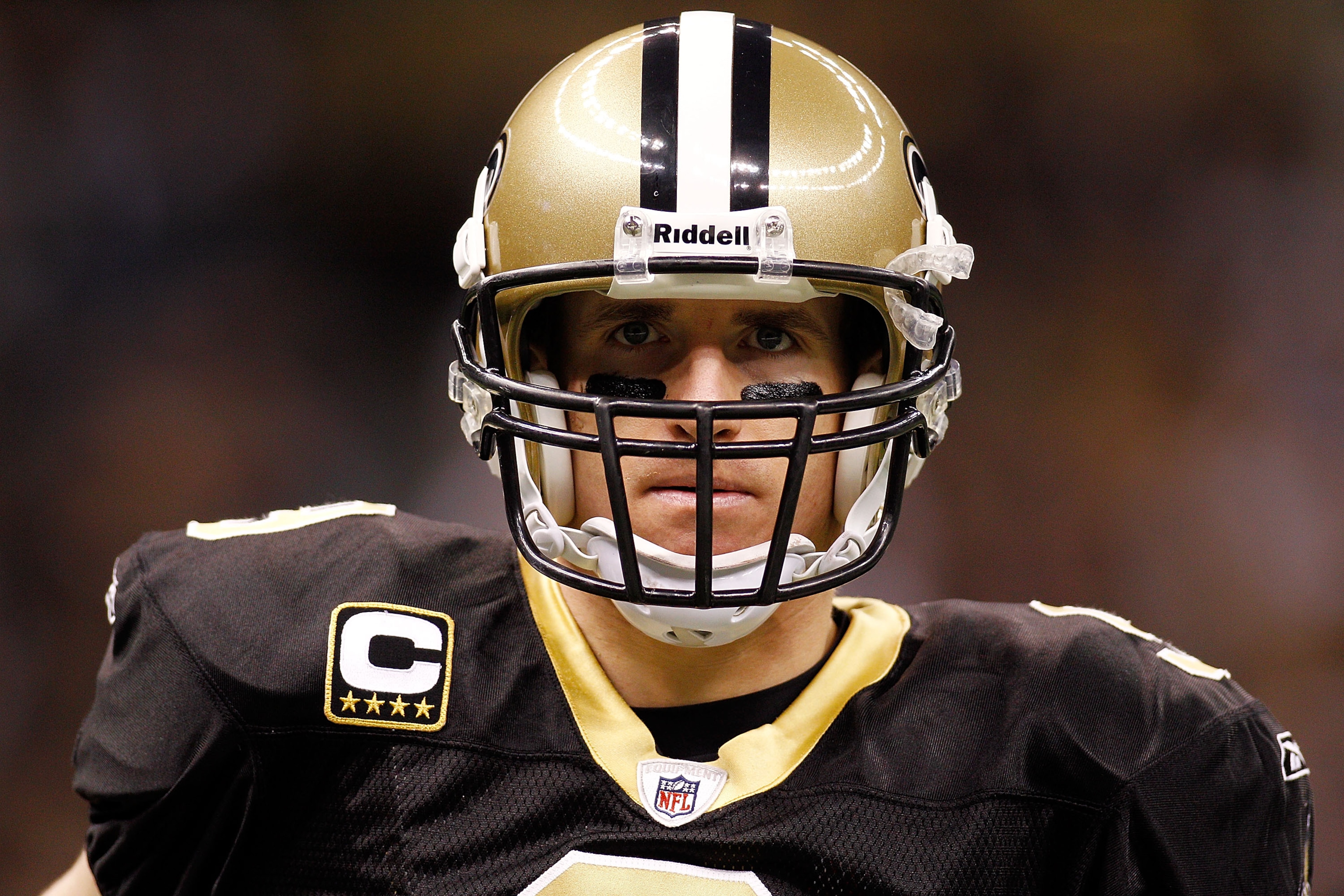 NEW ORLEANS, LA - JANUARY 02:  Drew Brees #9 of the New Orleans Saints warms up before playing the Tampa Bay Buccaneers at the Louisiana Superdome on January 2, 2011 in New Orleans, Louisiana.  (Photo by Chris Graythen/Getty Images)