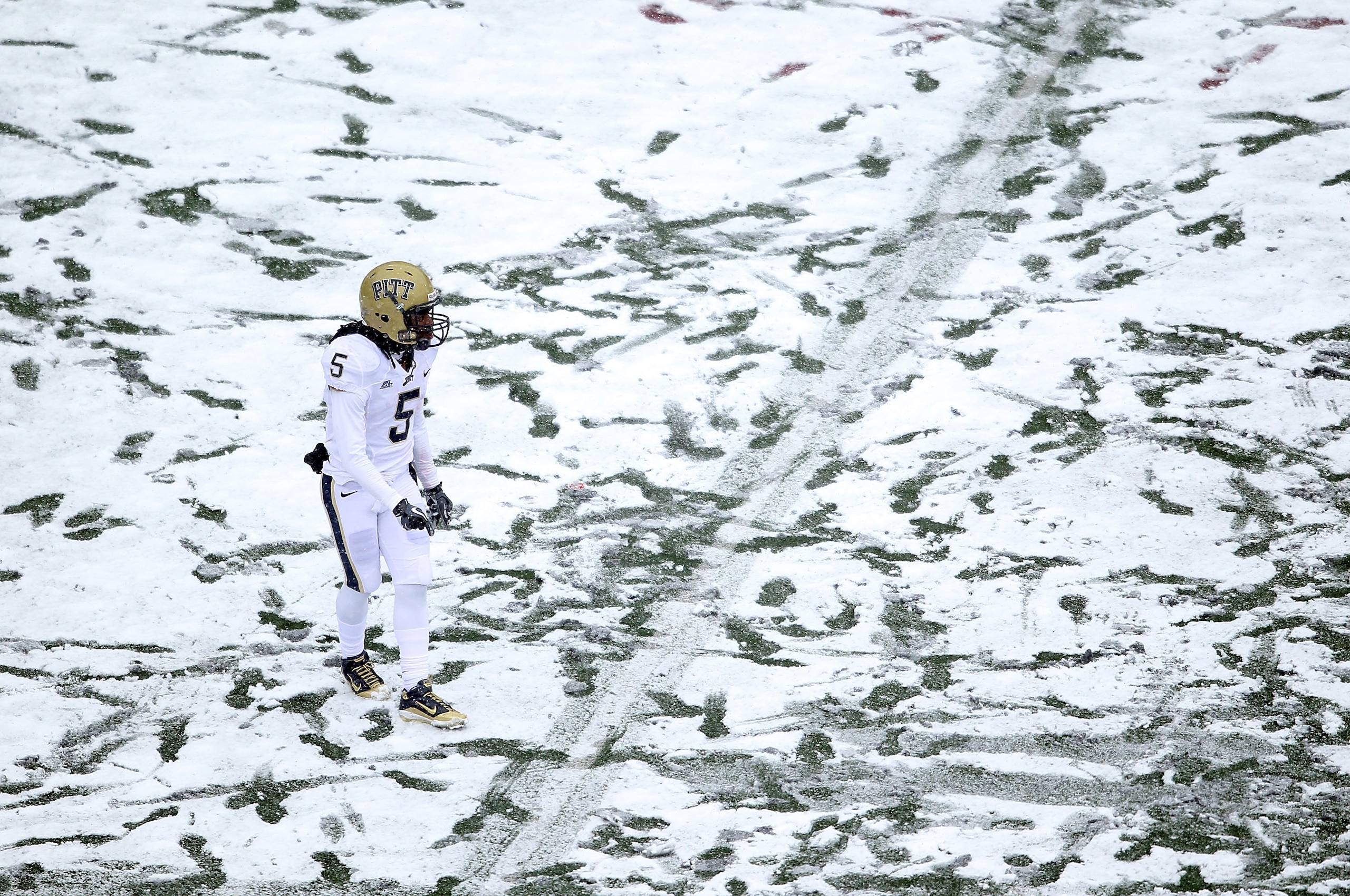 CINCINNATI, OH - DECEMBER 04: Cameron Saddler #5 of the Pittsburgh Panthers waits to field a punt during the Big East Conference game against the Cincinnati Bearcats at Nippert Stadium on December 4, 2010 in Cincinnati, Ohio. Pittsburgh won 28-10. (Pho CINCINNATI, OH - DECEMBER 04: Cameron Saddler #5 of the Pittsburgh Panthers waits to field a punt during the Big East Conference game against the Cincinnati Bearcats at Nippert Stadium on December 4, 2010 in Cincinnati, Ohio. Pittsburgh won 28-10. (Pho