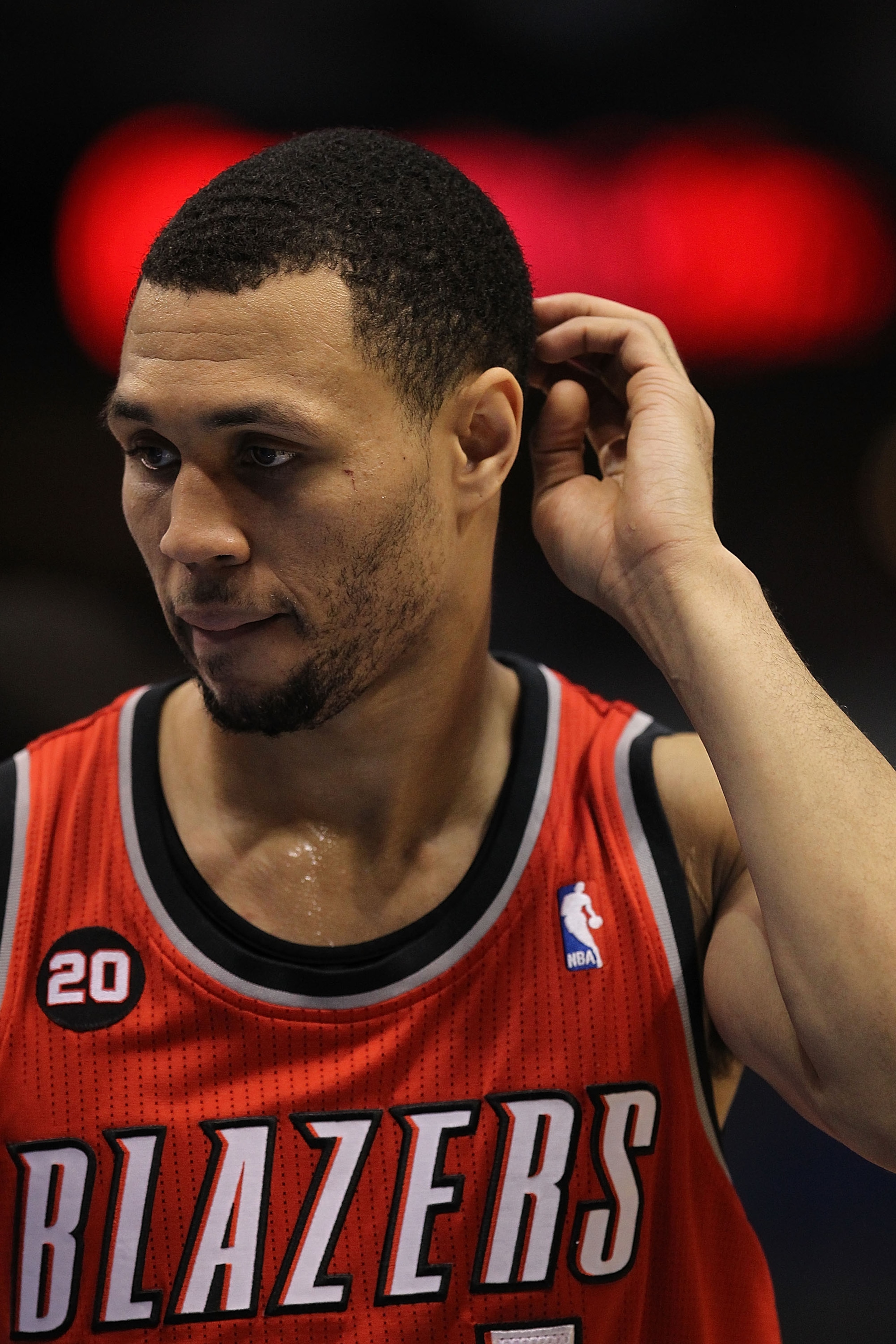 DALLAS, TX - DECEMBER 15: Guard Brandon Roy #7 of the Portland Trail Blazers at American Airlines Center on December 15, 2010 in Dallas, Texas. NOTE TO USER: User expressly acknowledges and agrees that, by downloading and or using this photograph, User DALLAS, TX - DECEMBER 15: Guard Brandon Roy #7 of the Portland Trail Blazers at American Airlines Center on December 15, 2010 in Dallas, Texas. NOTE TO USER: User expressly acknowledges and agrees that, by downloading and or using this photograph, User