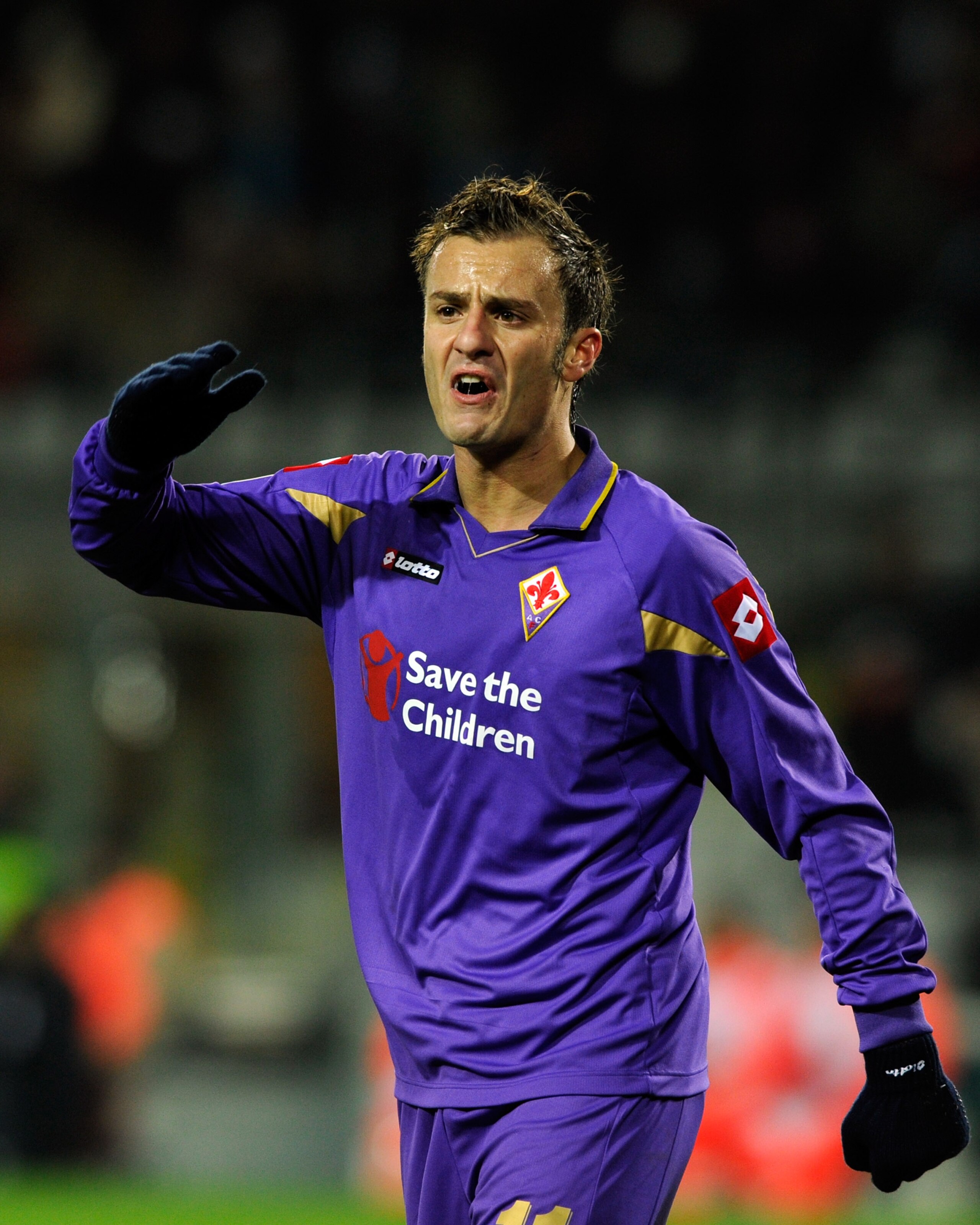 TURIN, ITALY - NOVEMBER 27:  Alberto Gilardino of ACF Fiorentina reacts during the Serie A match between Juventus and Fiorentina at Olimpico Stadium on November 27, 2010 in Turin, Italy.  (Photo by Claudio Villa/Getty Images)