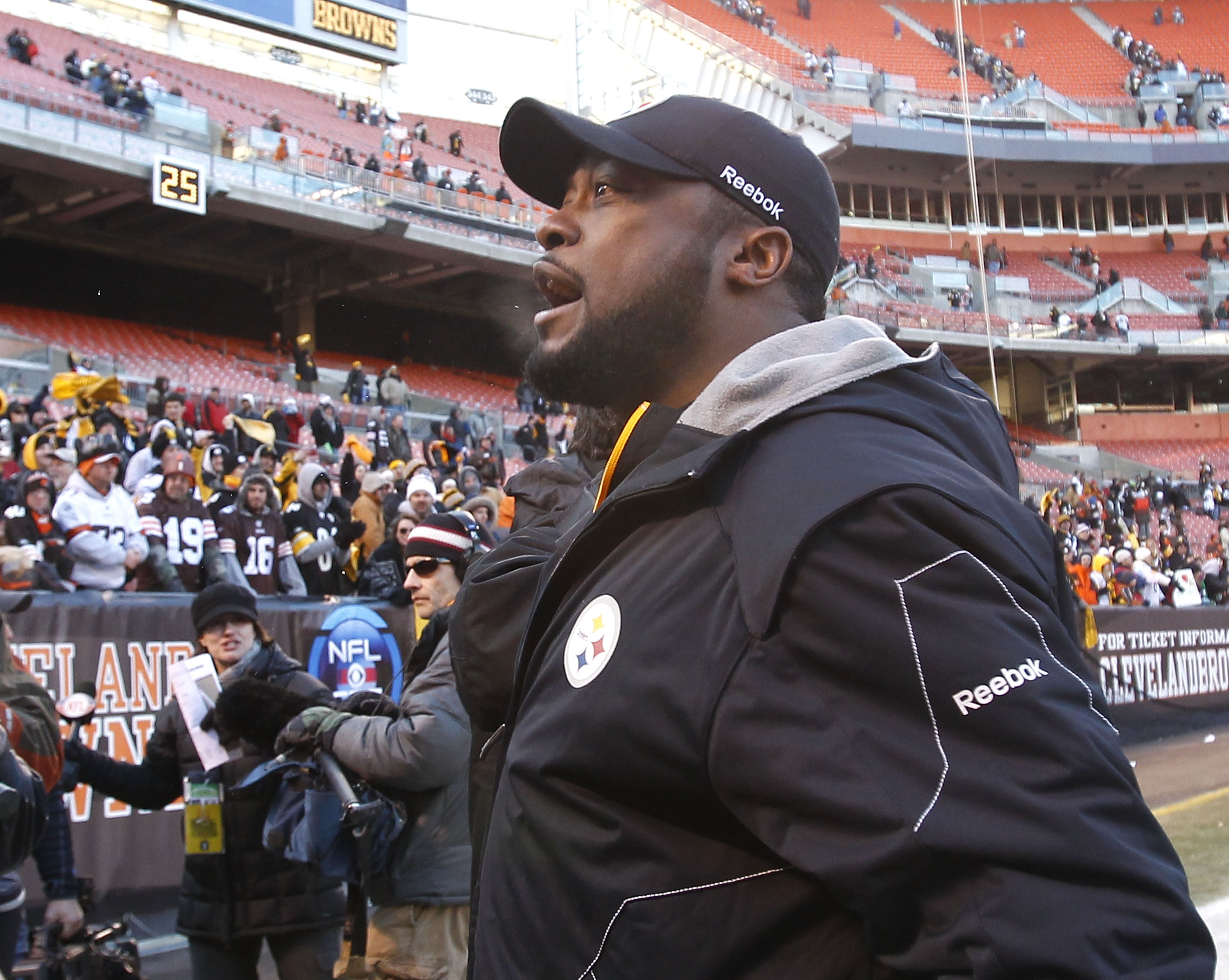 CLEVELAND, OH - JANUARY 02:  Head coach Mike Tomlin of the Pittsburgh Steelers celebrates after their 41-9 victory over the Cleveland Browns at Cleveland Browns Stadium on January 2, 2011 in Cleveland, Ohio.  (Photo by Matt Sullivan/Getty Images)