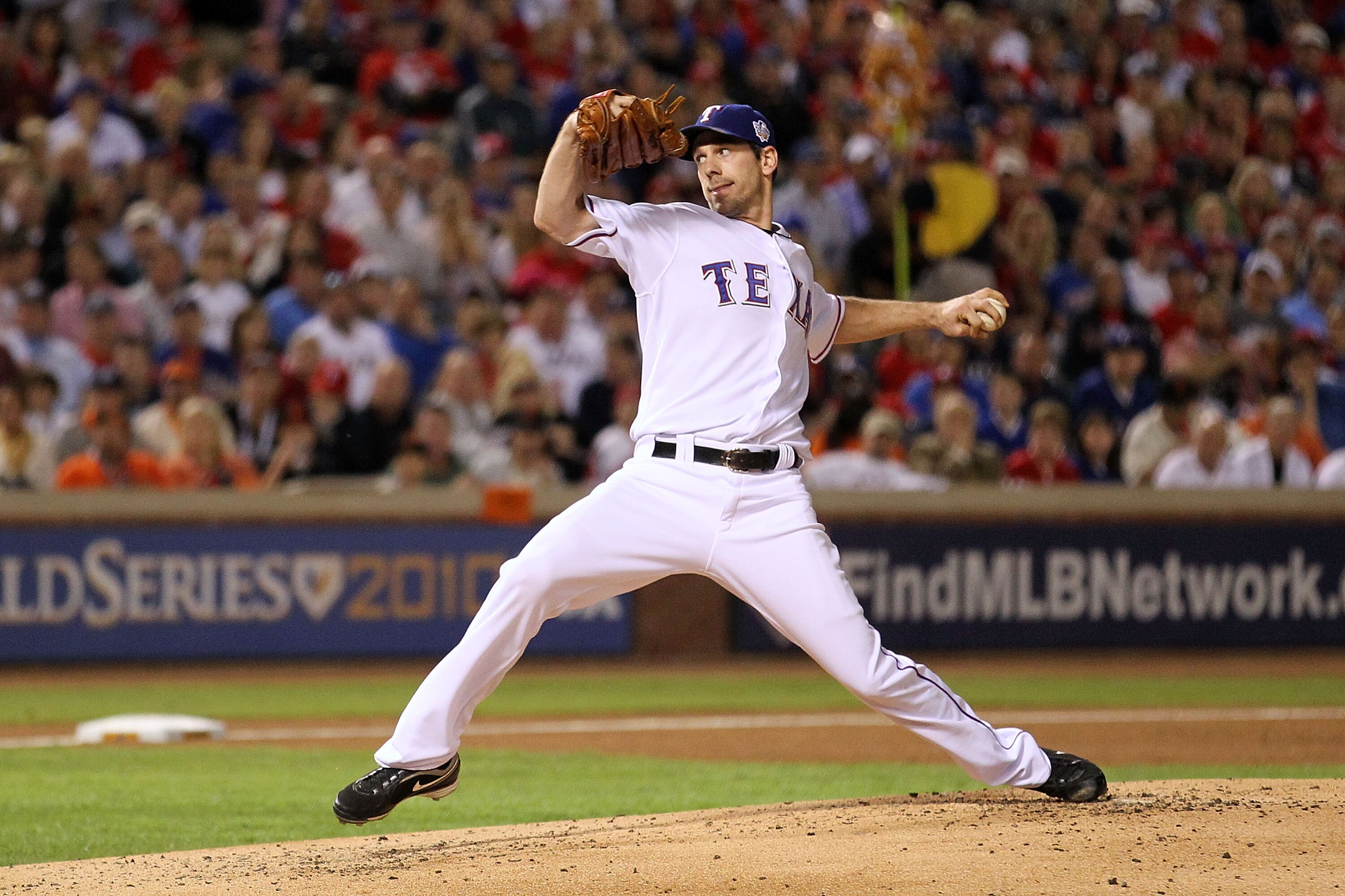 ARLINGTON, TX - NOVEMBER 01:  Cliff Lee #33 of the Texas Rangers pitches against the San Francisco Giants in Game Five of the 2010 MLB World Series at Rangers Ballpark in Arlington on November 1, 2010 in Arlington, Texas.  (Photo by Ronald Martinez/Getty