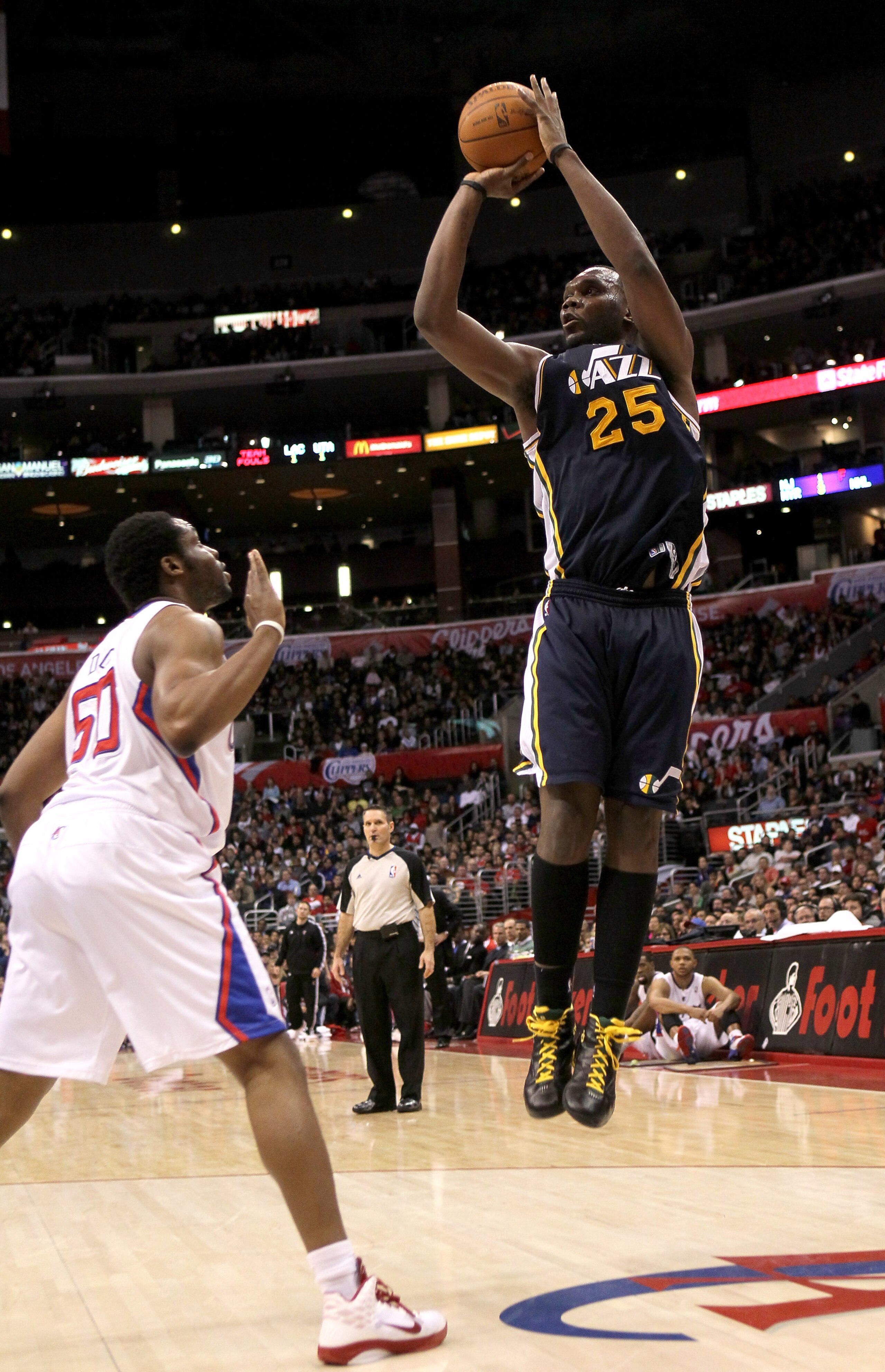 LOS ANGELES, CA - DECEMBER 29:  Al Jefferson #25 of the Utah Jazz shoots over Ike Diogu #50 of the Los Angeles Clippers at Staples Center on December 29, 2010 in Los Angeles, California.   The Jazz won 103-85.  NOTE TO USER: User expressly acknowledges an