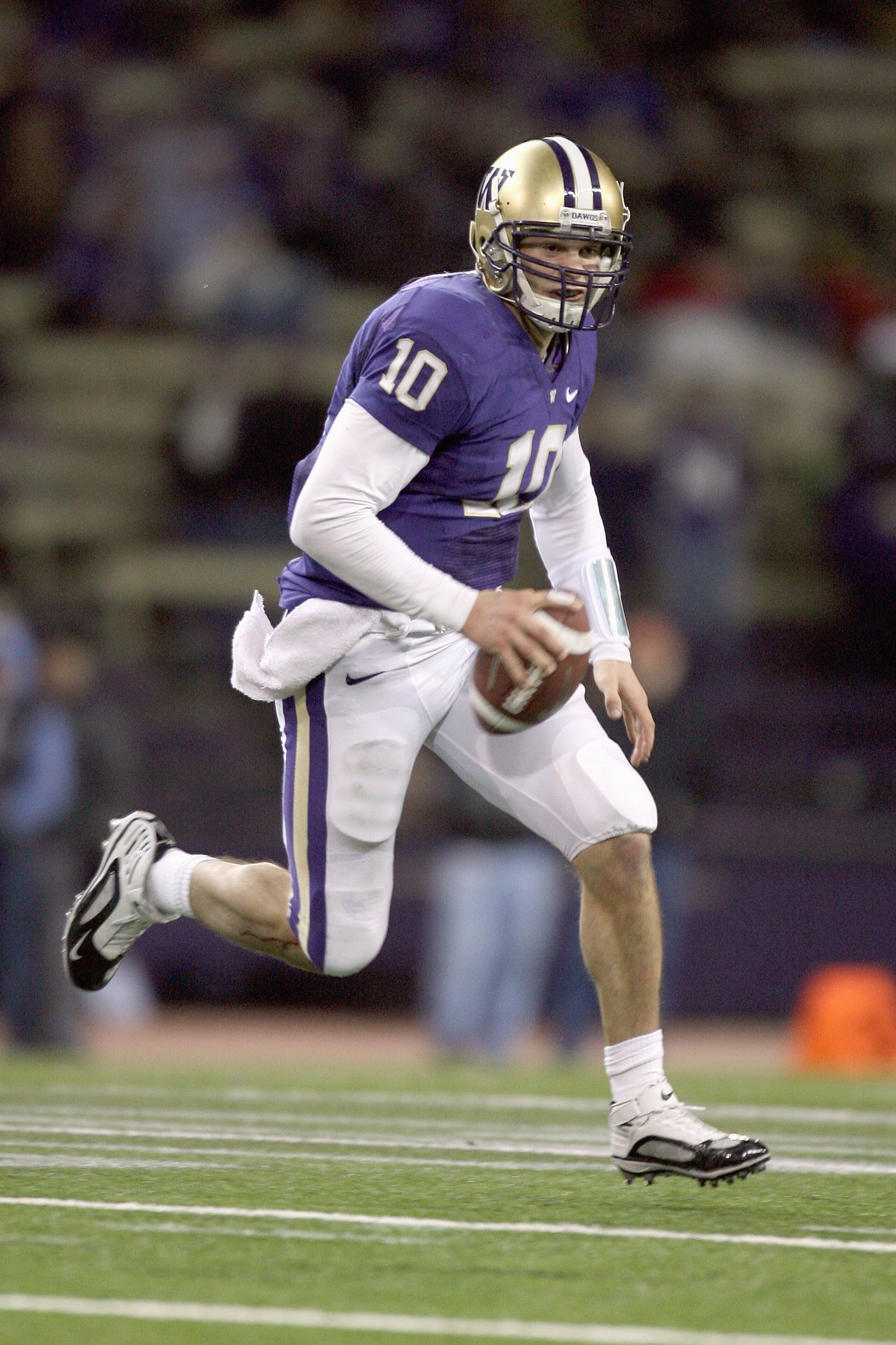 SEATTLE - DECEMBER 05:  Jake Locker #10 of the Washington Huskies runs the ball during game against the California Bears on December 5, 2009 at Husky Stadium in Seattle, Washington. The Huskies defeated the Bears 42-10. (Photo by Otto Greule Jr/Getty Imag