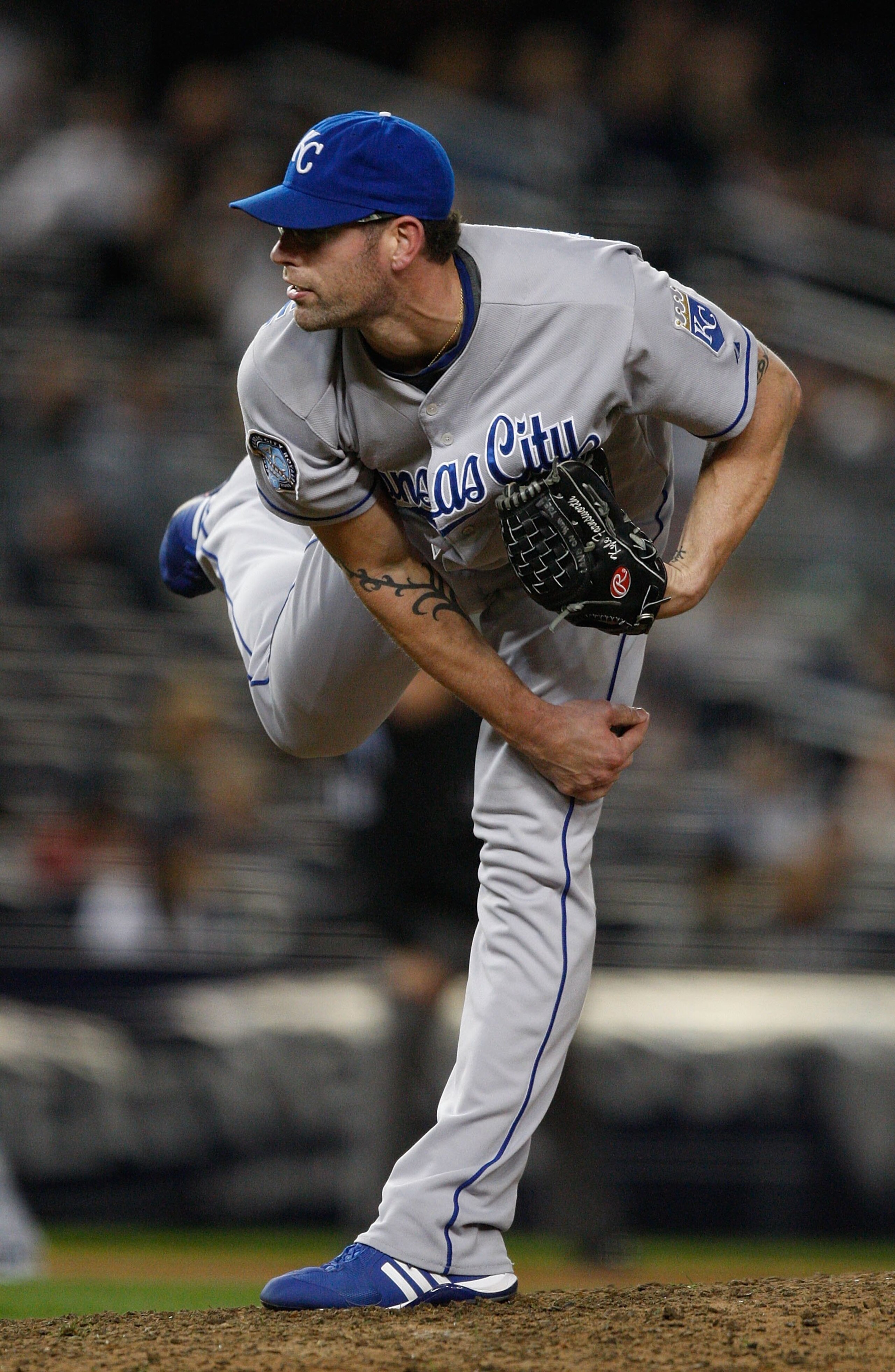 NEW YORK - SEPTEMBER 29: Kyle Farnsworth #40 of the Kansas City Royals pitches against the New York Yankees during the game on September 29, 2009 at Yankee Stadium in the Bronx borough of New York City. (Photo by Jared Wickerham/Getty Images)