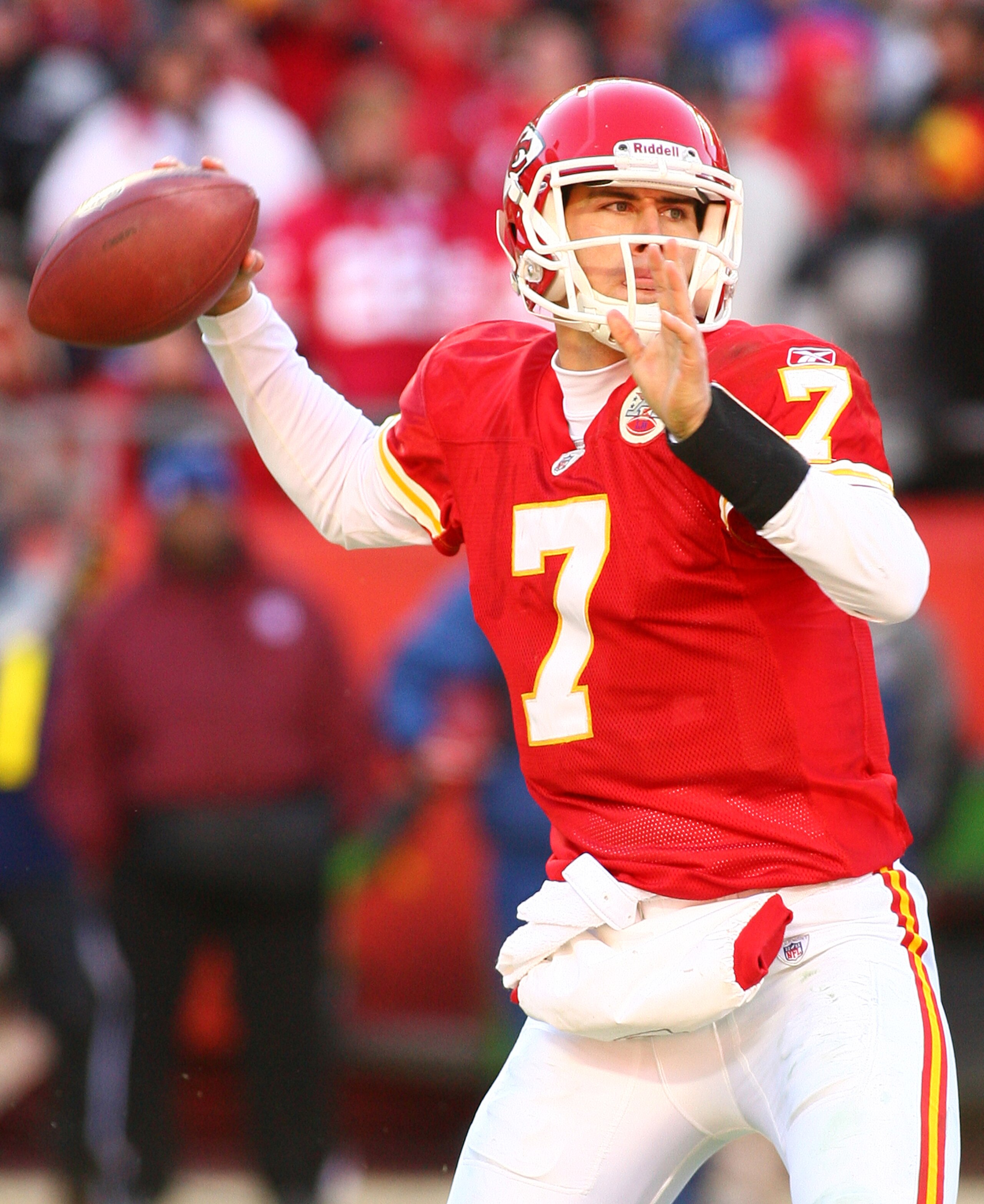 KANSAS CITY, MO - JANUARY 02:  Quarterback Matt Cassel #7 of the Kansas City Chiefs throws a pass in a game against the Oakland Raiders at Arrowhead Stadium on January 2, 2011 in Kansas City, Missouri.  The Raiders won 31-10 (Photo by Tim Umphrey/Getty Im