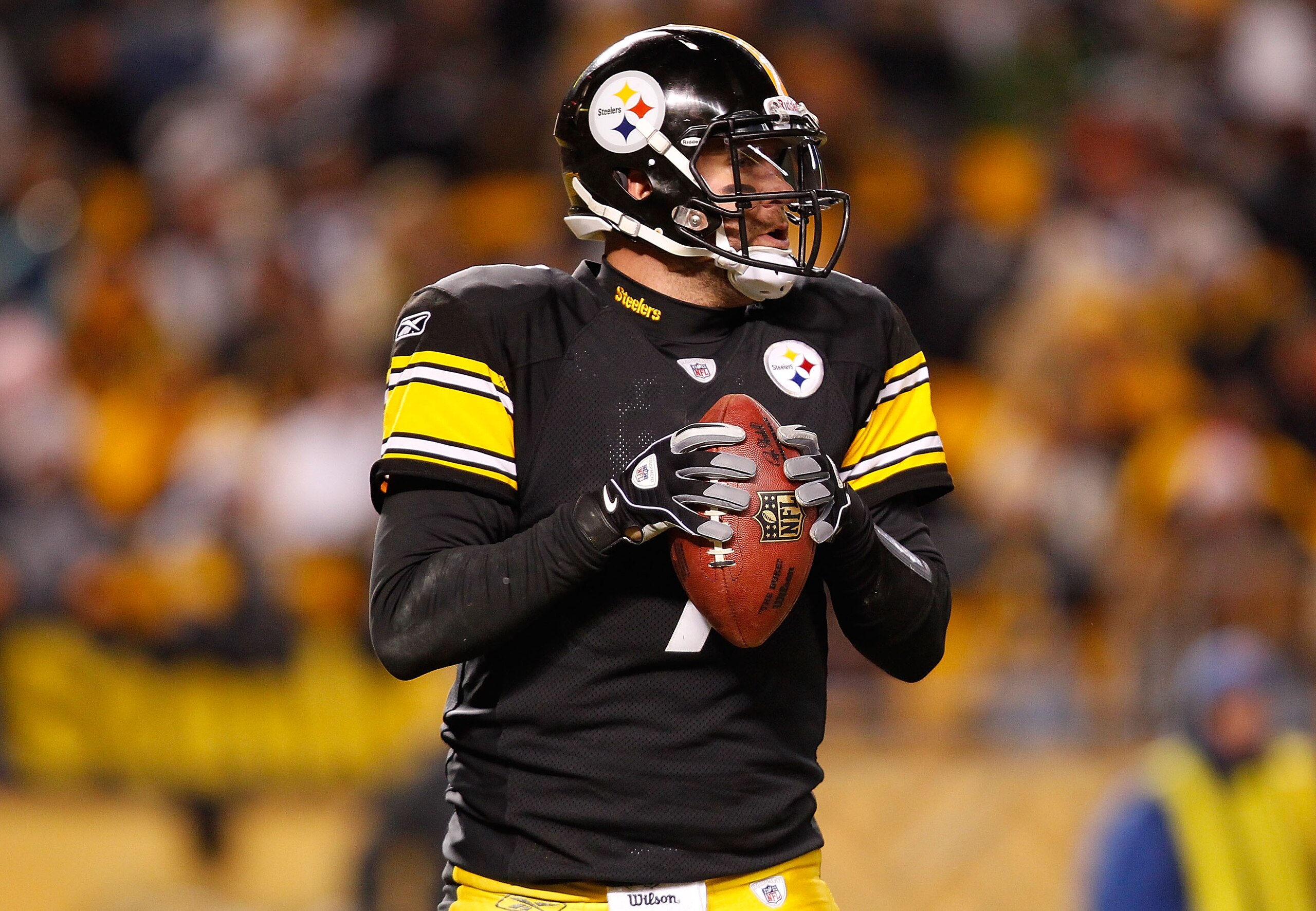 PITTSBURGH - DECEMBER 23:  Ben Roethlisberger #7 of the Pittsburgh Steelers drops back to pass during the game against the Carolina Panthers on December 23, 2010 at Heinz Field in Pittsburgh, Pennsylvania.  (Photo by Jared Wickerham/Getty Images)