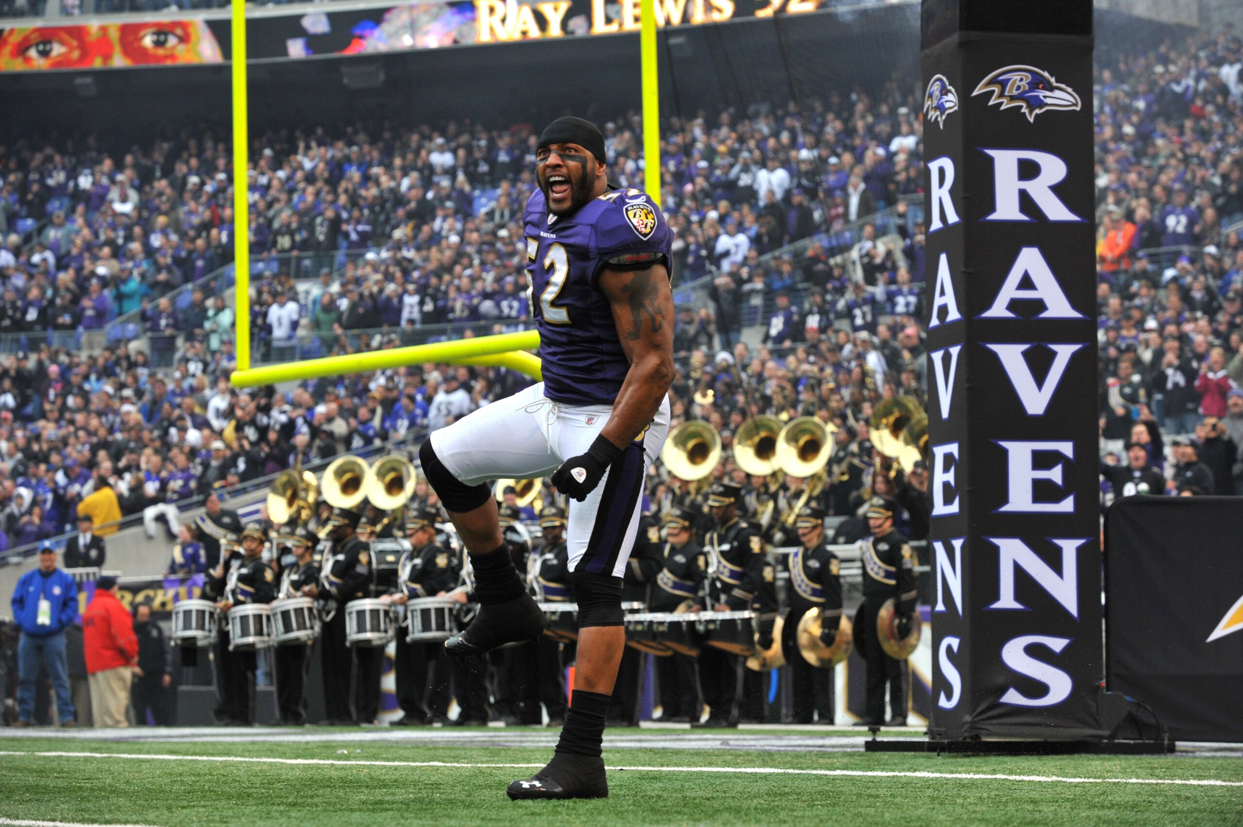 BALTIMORE, MD - JANUARY 2: Ray Lewis #52 of the Baltimore Ravens is introduced before the game against the Cincinnati Bengals at M&T Bank Stadium on January 2, 2011 in Baltimore, Maryland. The Ravens defeated the Bengals 13-6. (Photo by Larry French/Get BALTIMORE, MD - JANUARY 2: Ray Lewis #52 of the Baltimore Ravens is introduced before the game against the Cincinnati Bengals at M&T Bank Stadium on January 2, 2011 in Baltimore, Maryland. The Ravens defeated the Bengals 13-6. (Photo by Larry French/Get